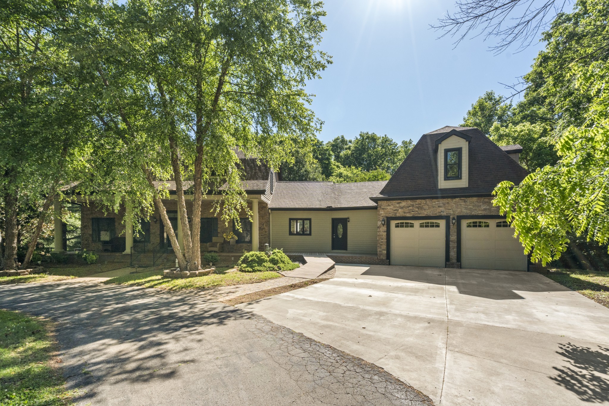 8238 Hawkins Rd