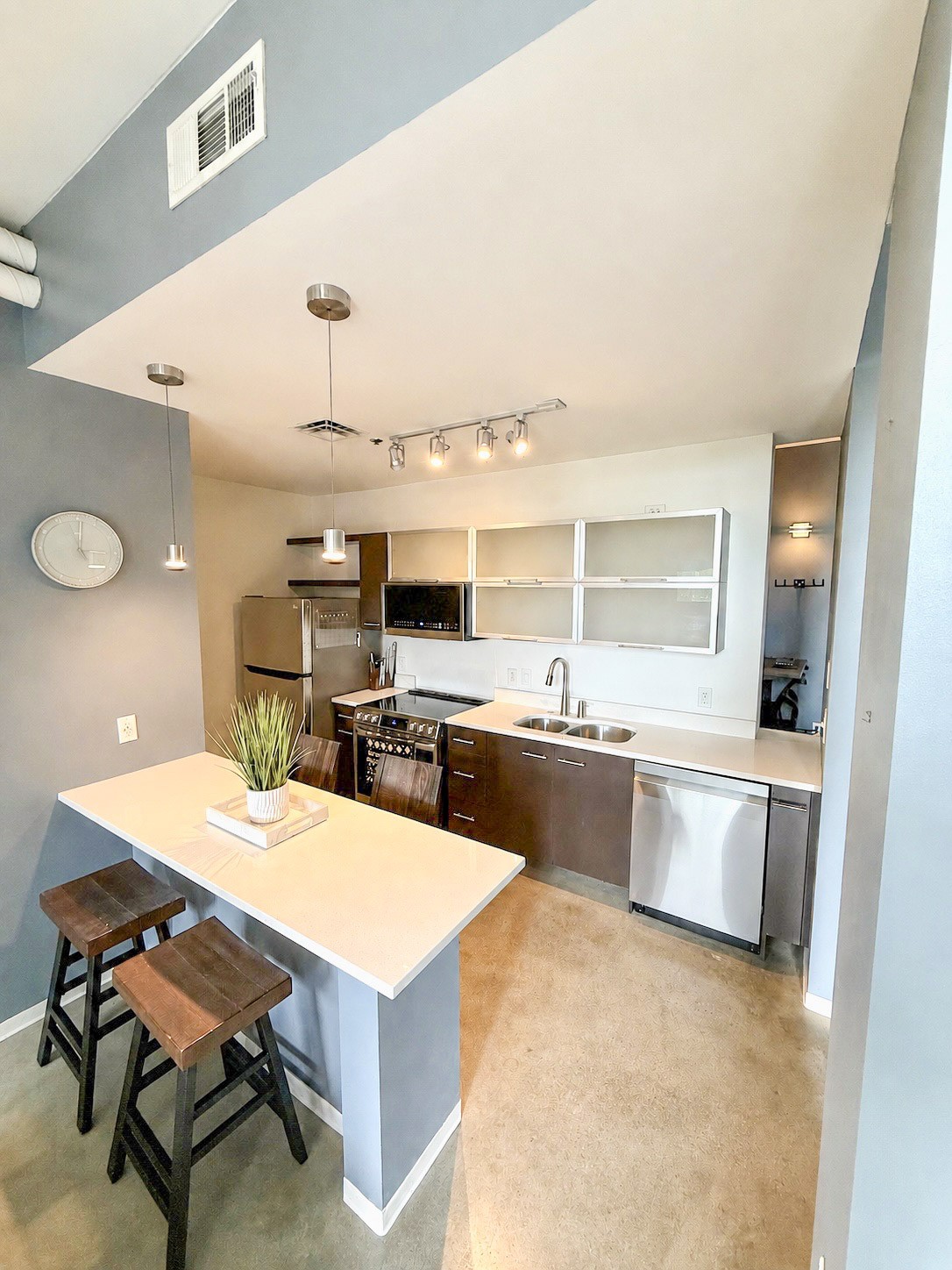 2115 Yeaman Pl