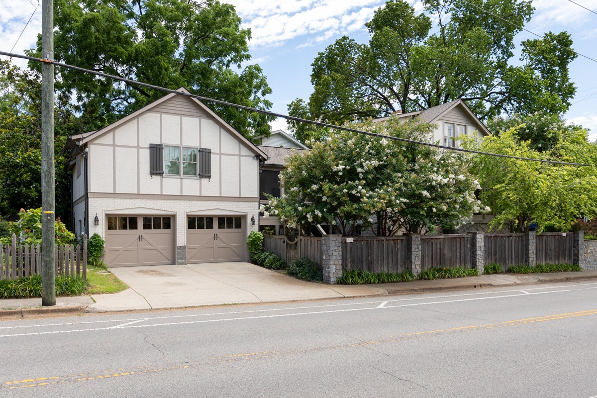2720 W Linden Ave