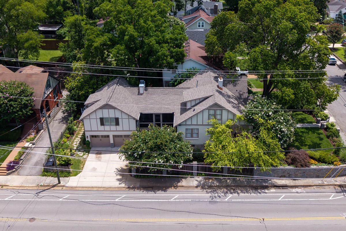 2720 W Linden Ave