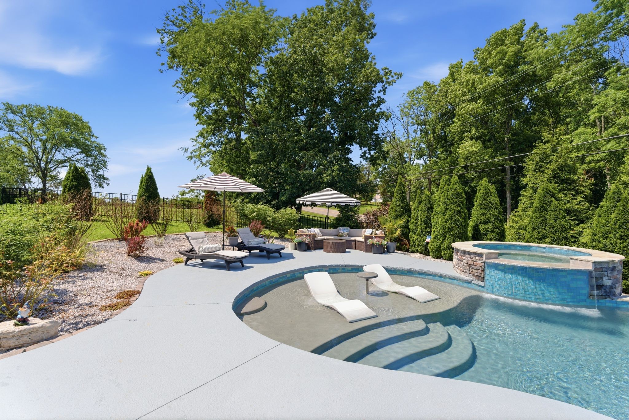 127 Waters Hill Cir