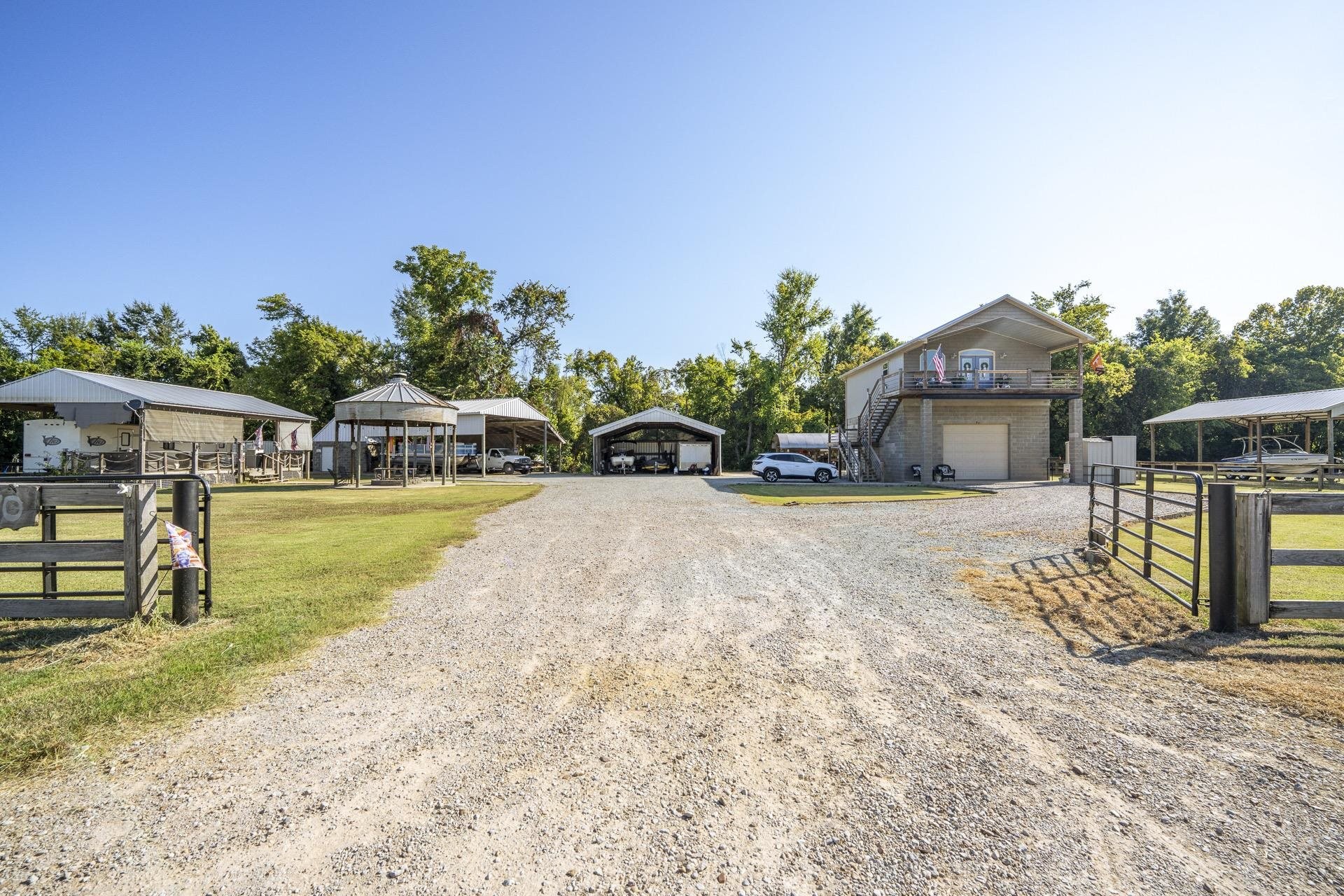 3060 CATFISH LN