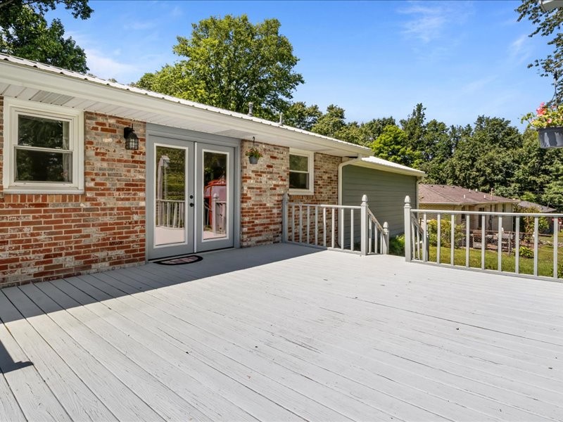 108 Sherry Ln