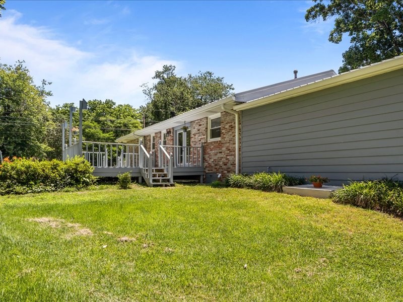 108 Sherry Ln