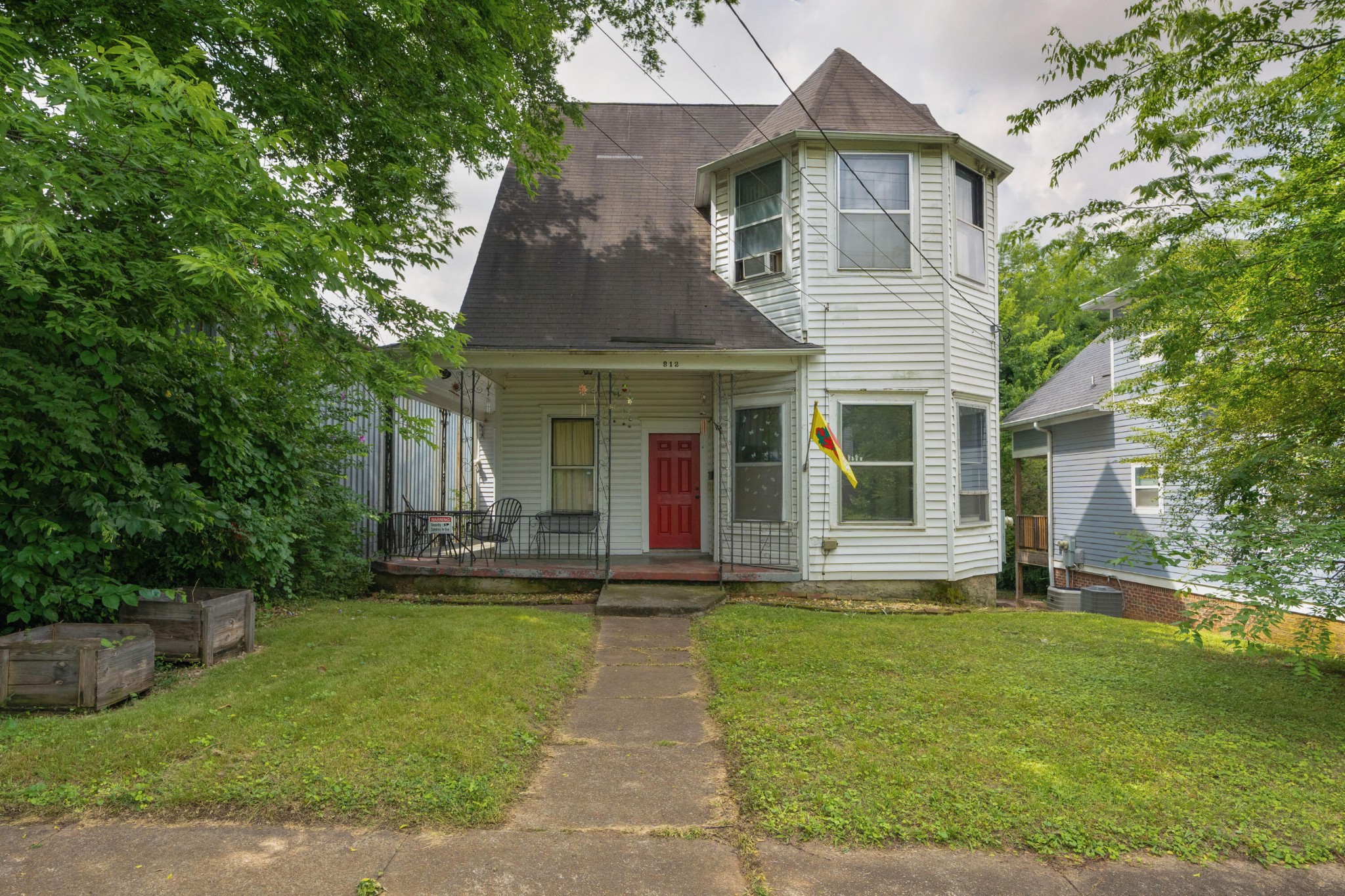 812 E 10th Street