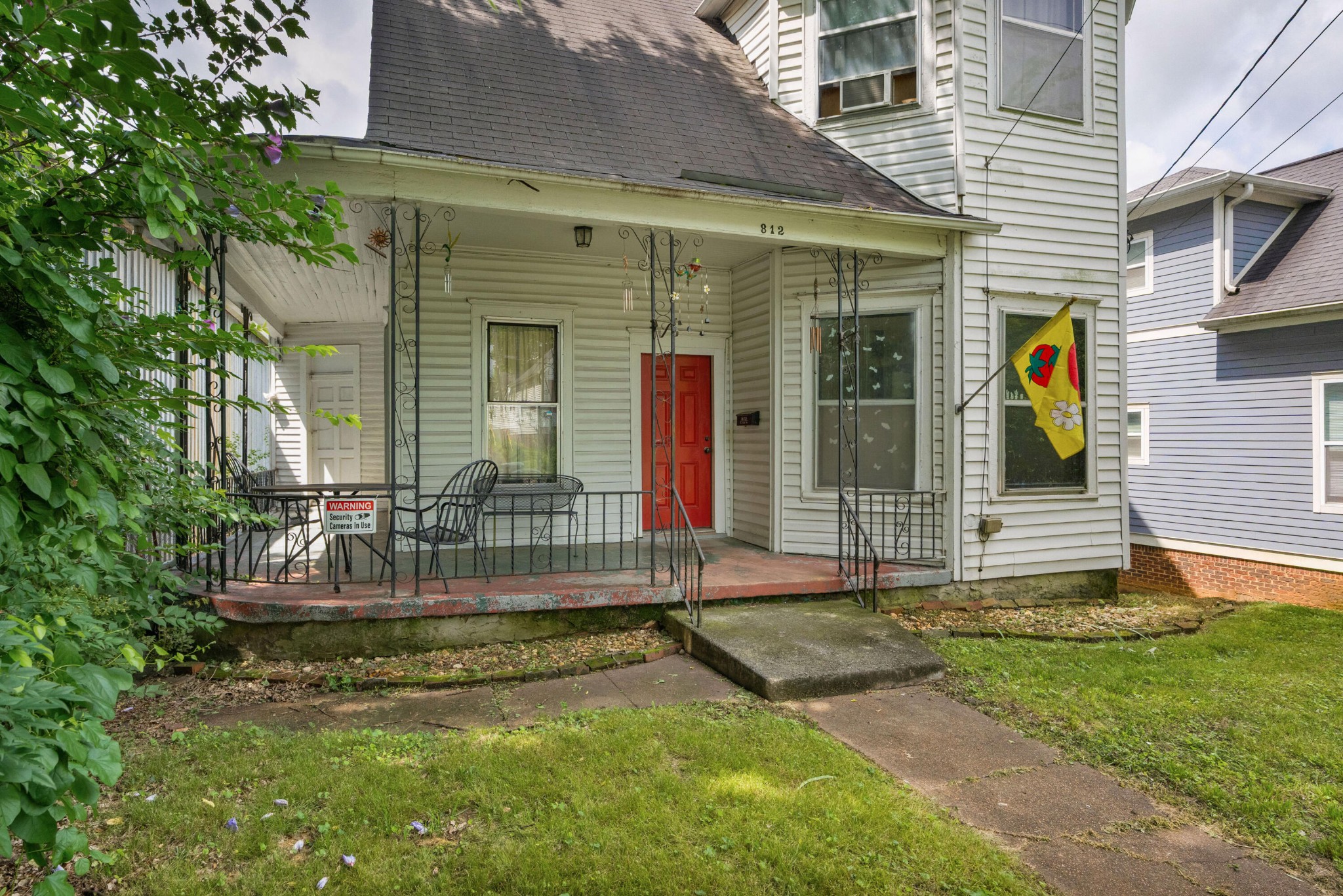 812 E 10th Street