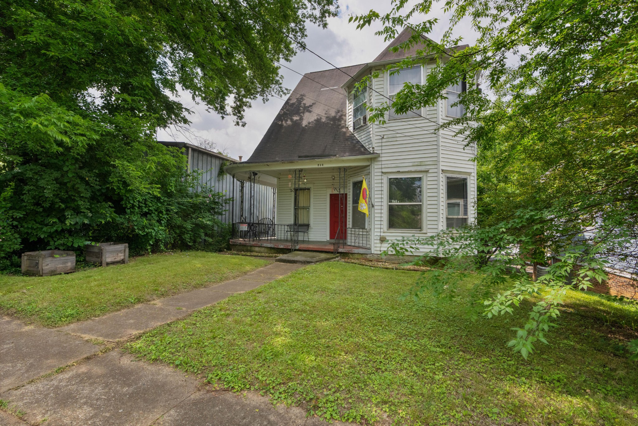 812 E 10th Street