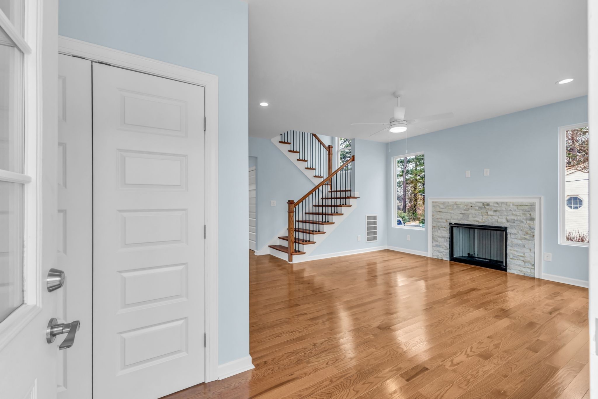 209 Luna Dr