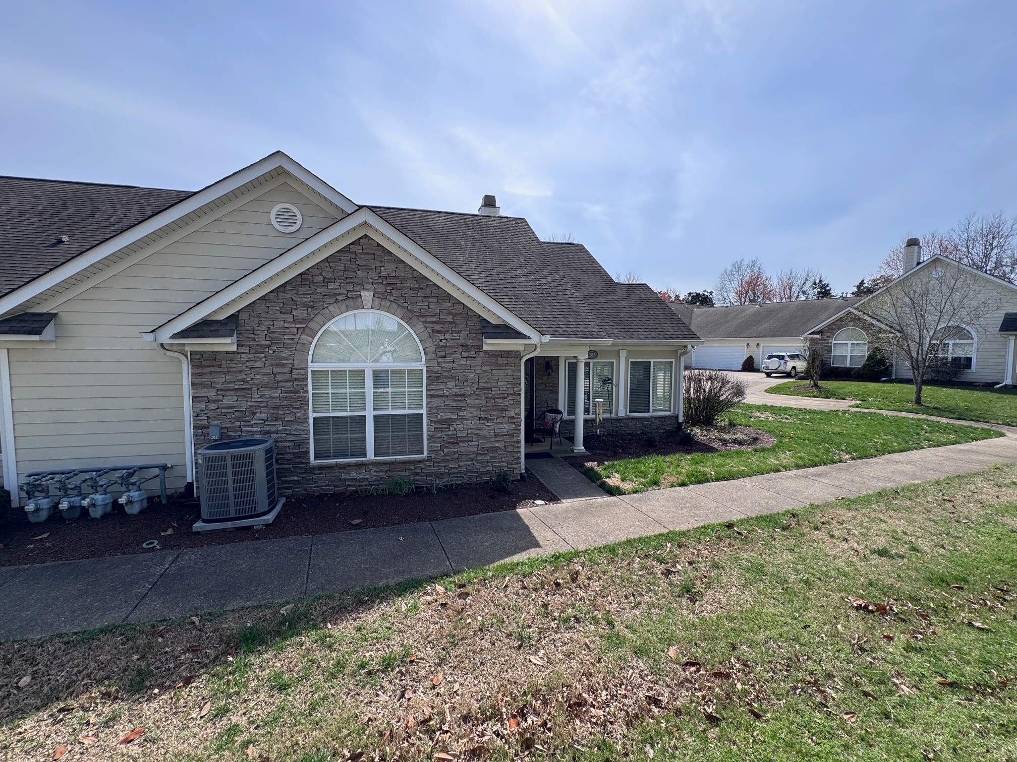 825 Browns Ln