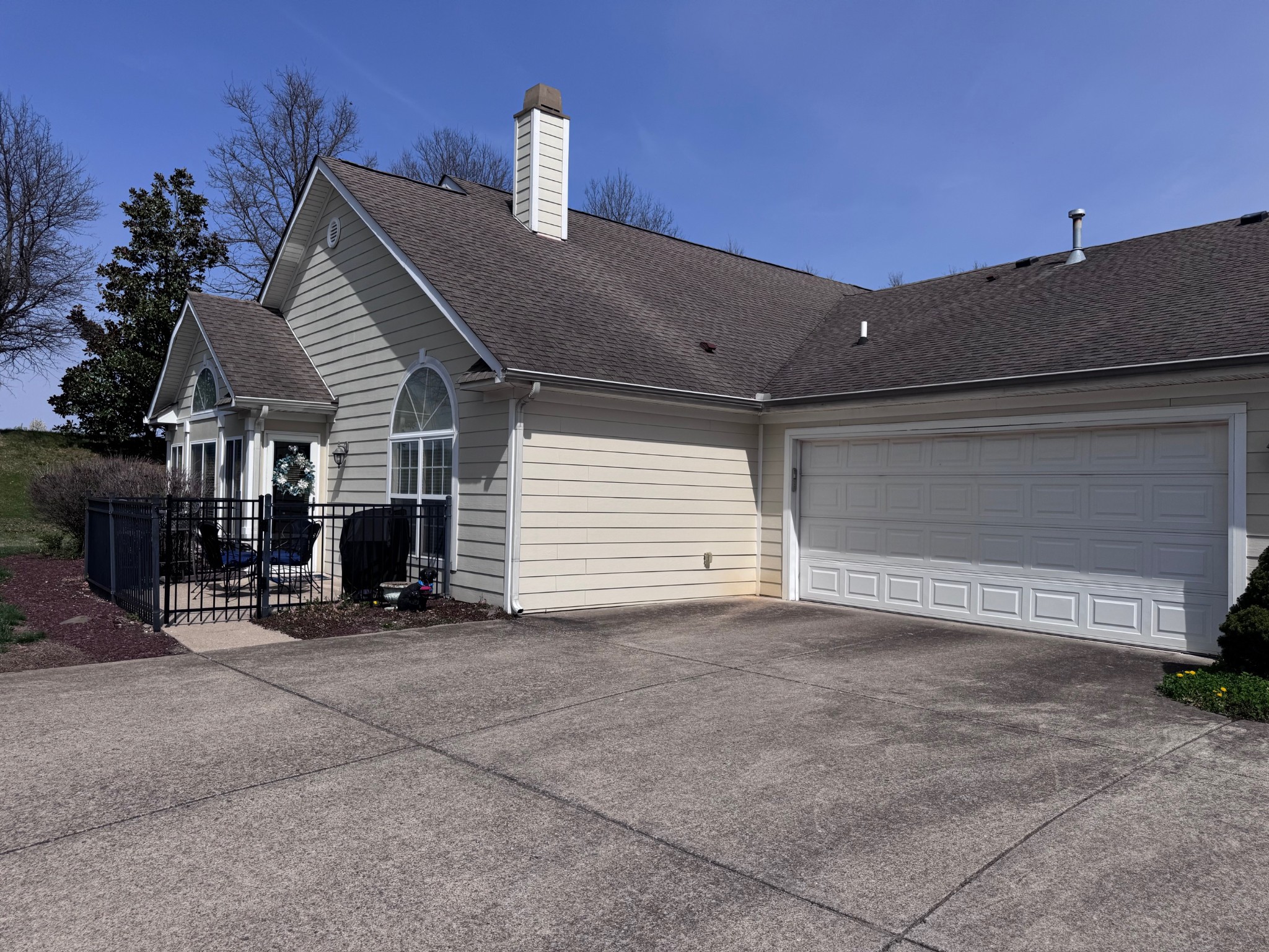 825 Browns Ln