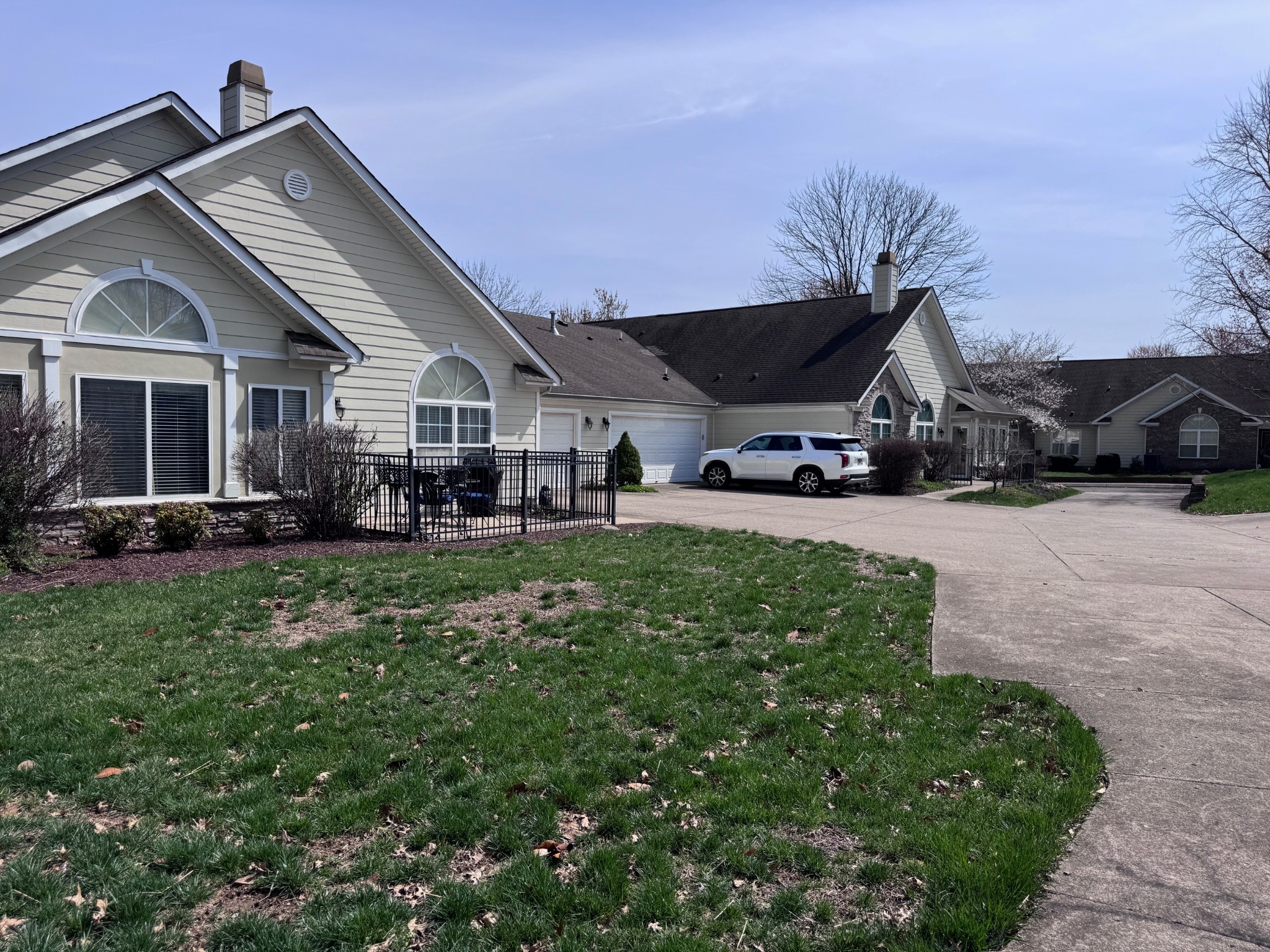 825 Browns Ln