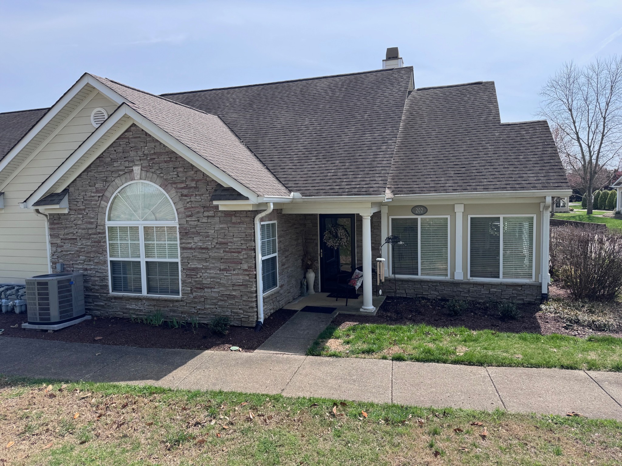 825 Browns Ln