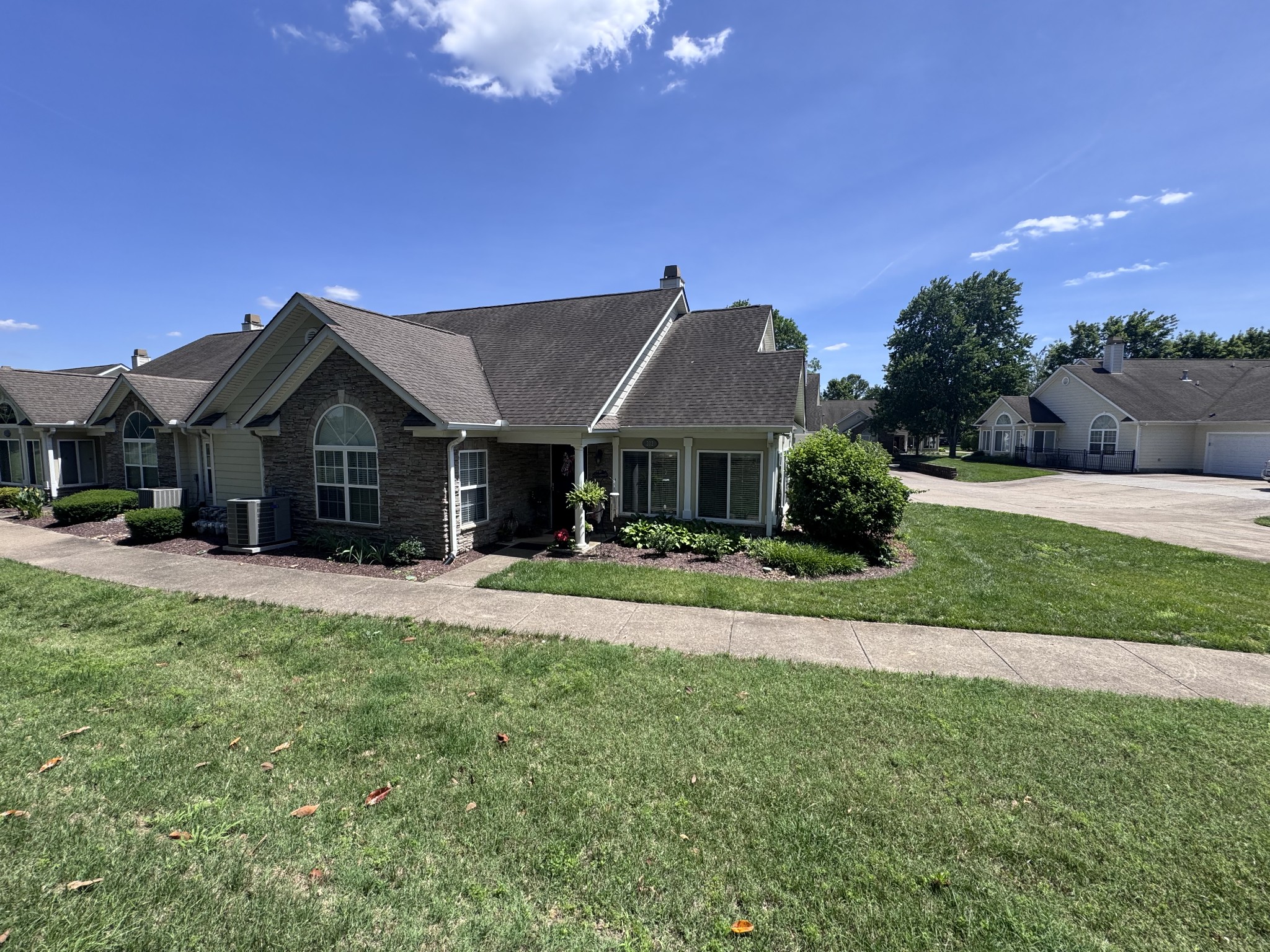 825 Browns Ln