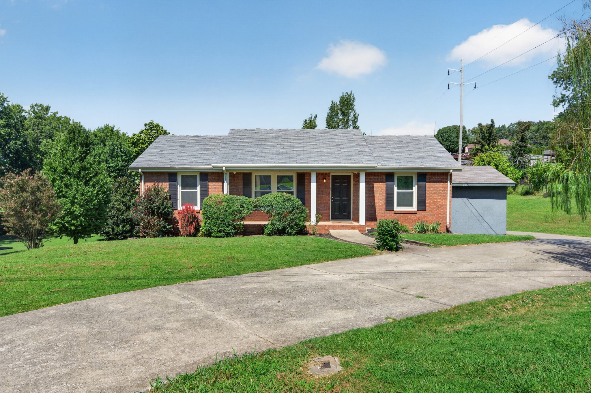 1914 Claymont Dr