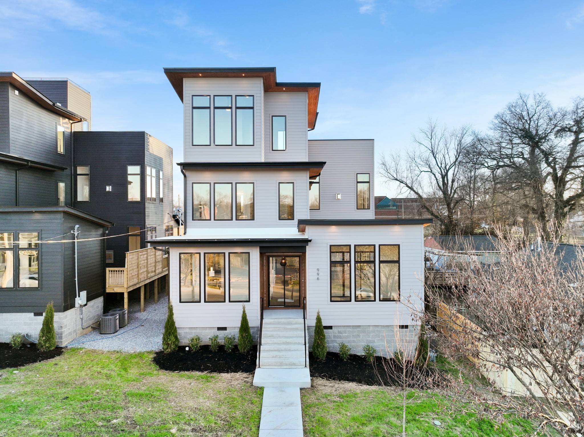 996 Douglas Ave