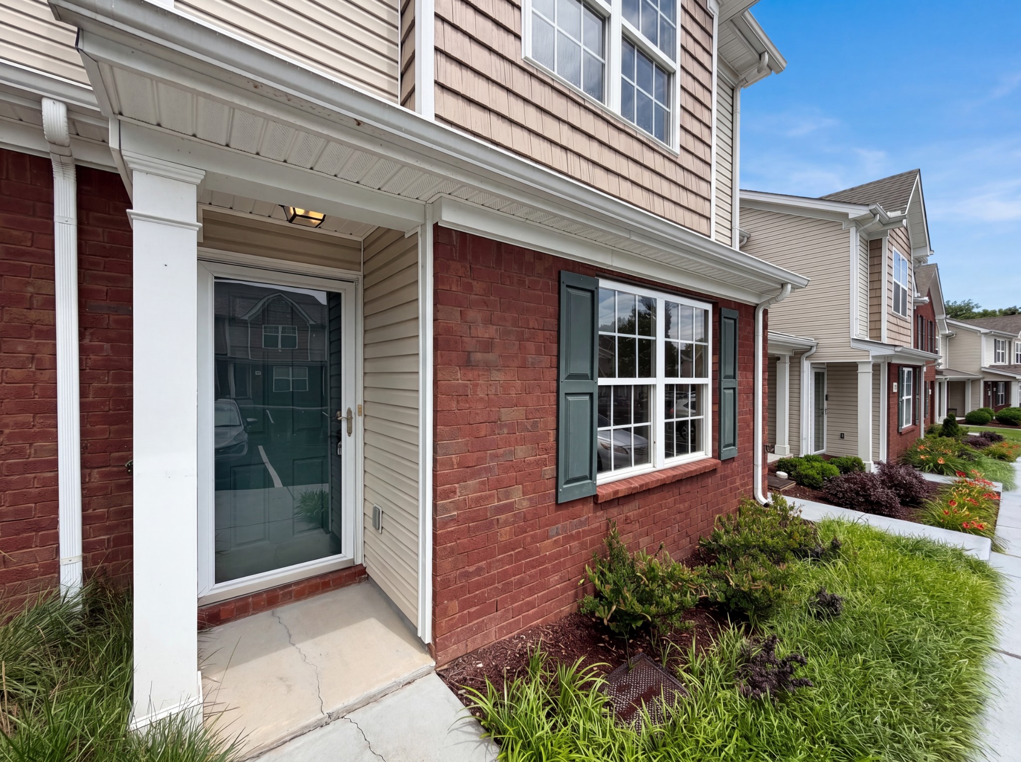 2032 Shaylin Loop
