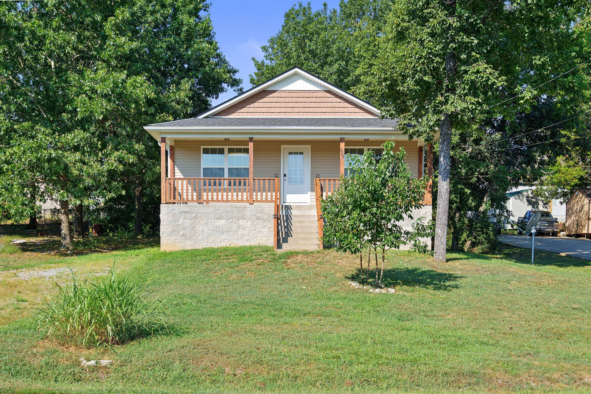 1529 Joanne Cir