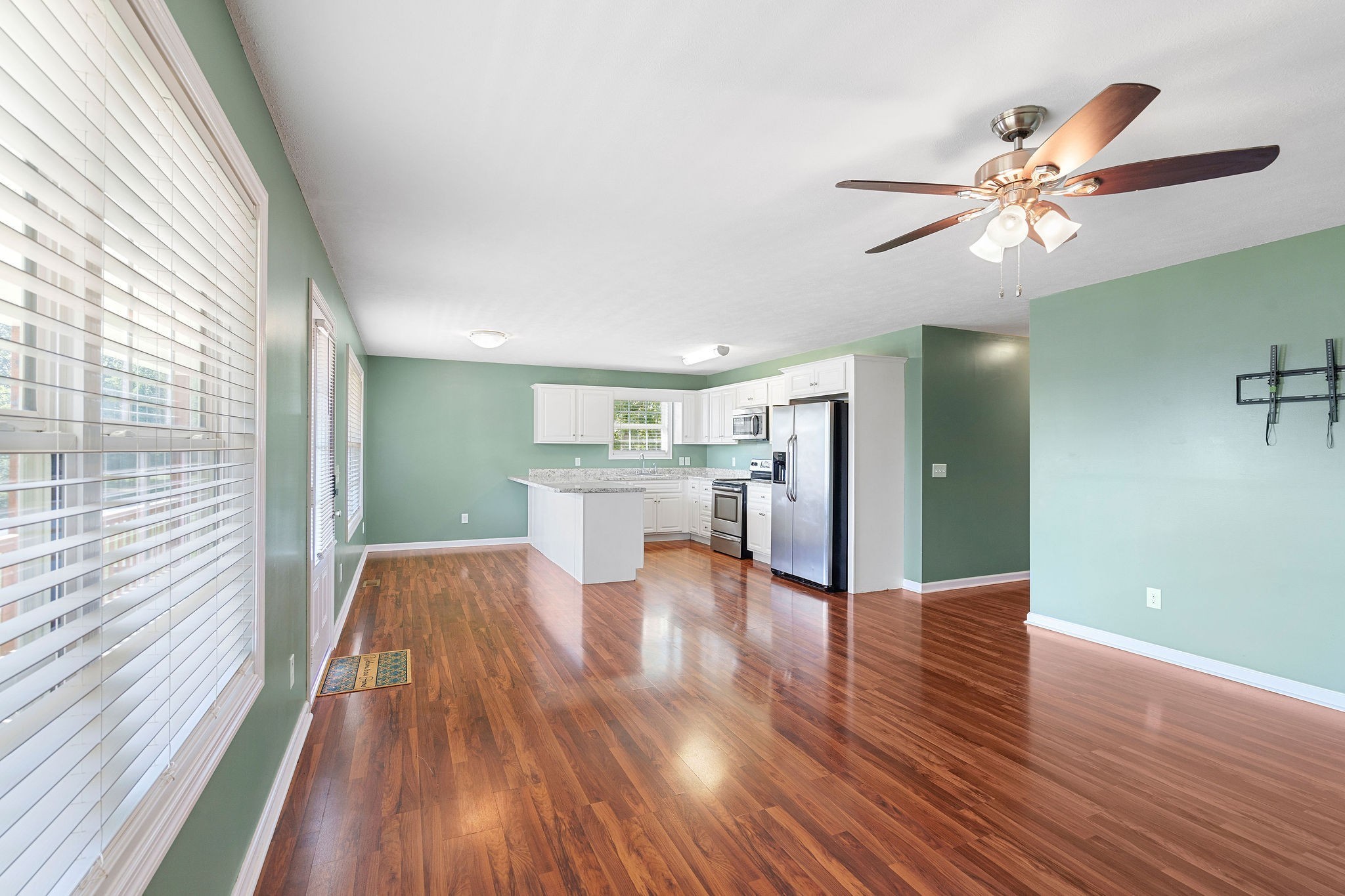 1529 Joanne Cir