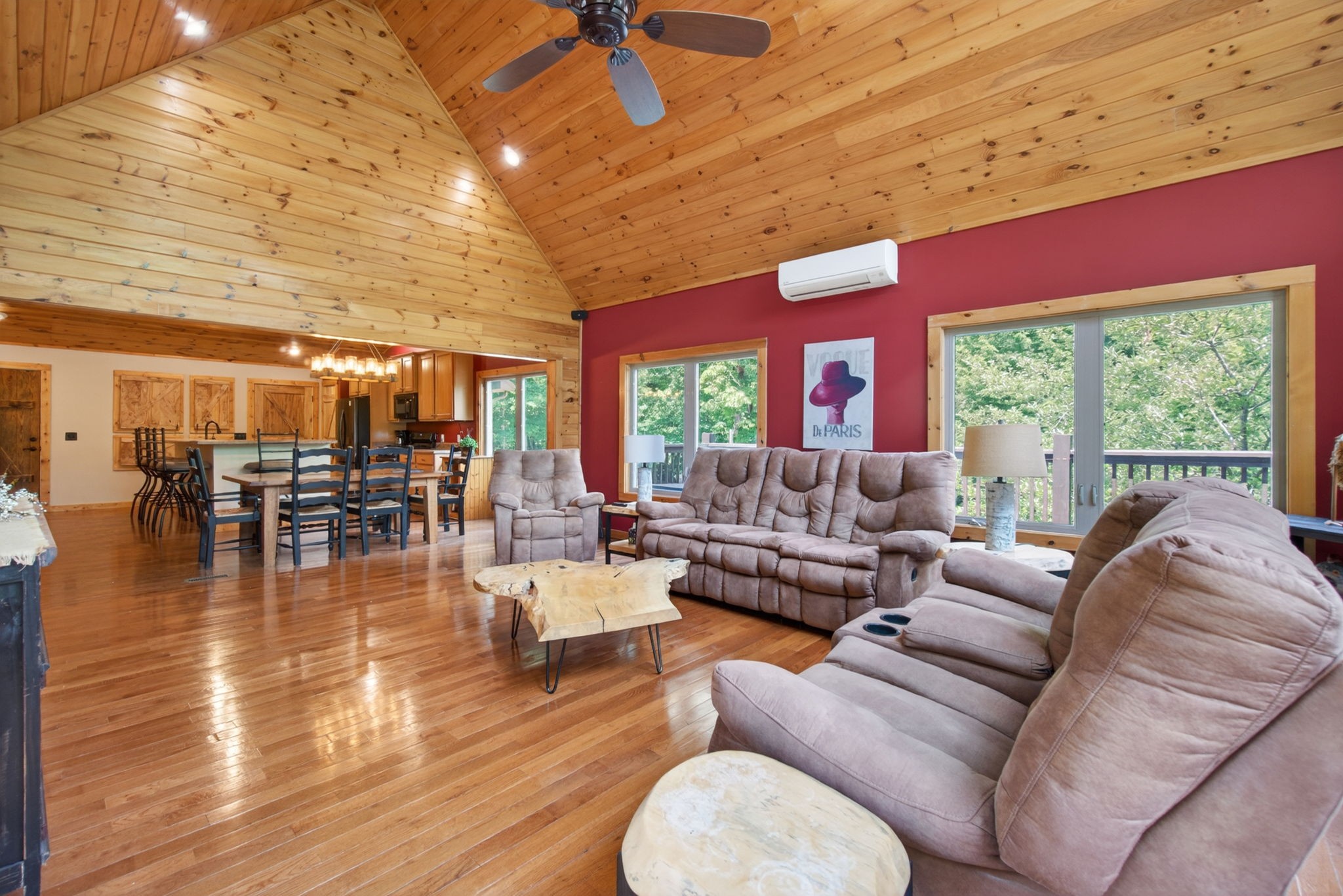 232 Victoria Cir