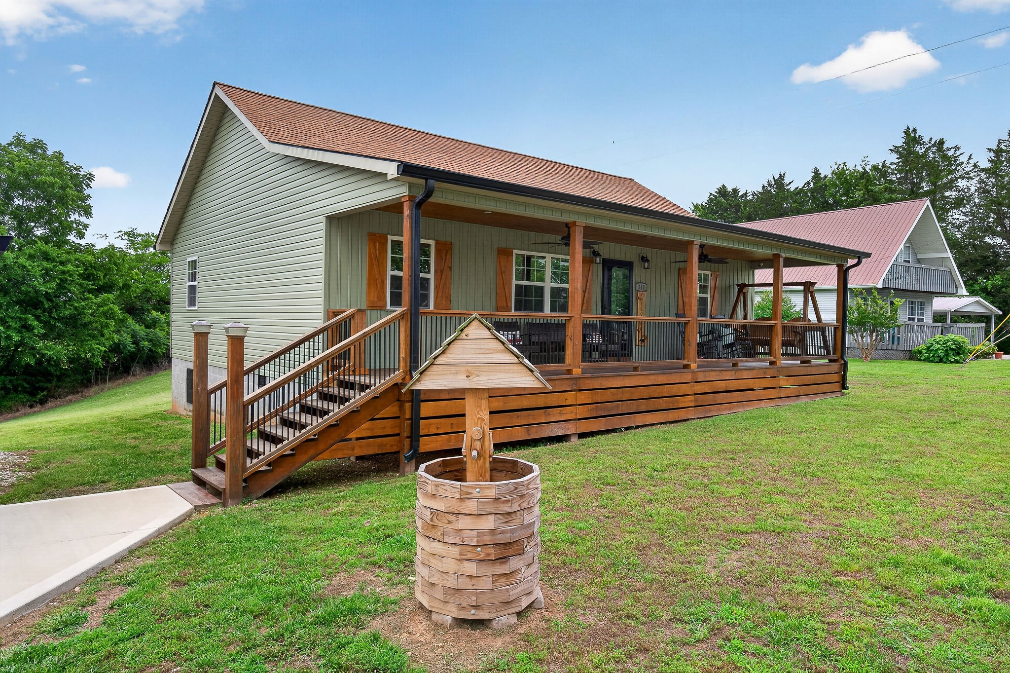 240 Dillon Ln