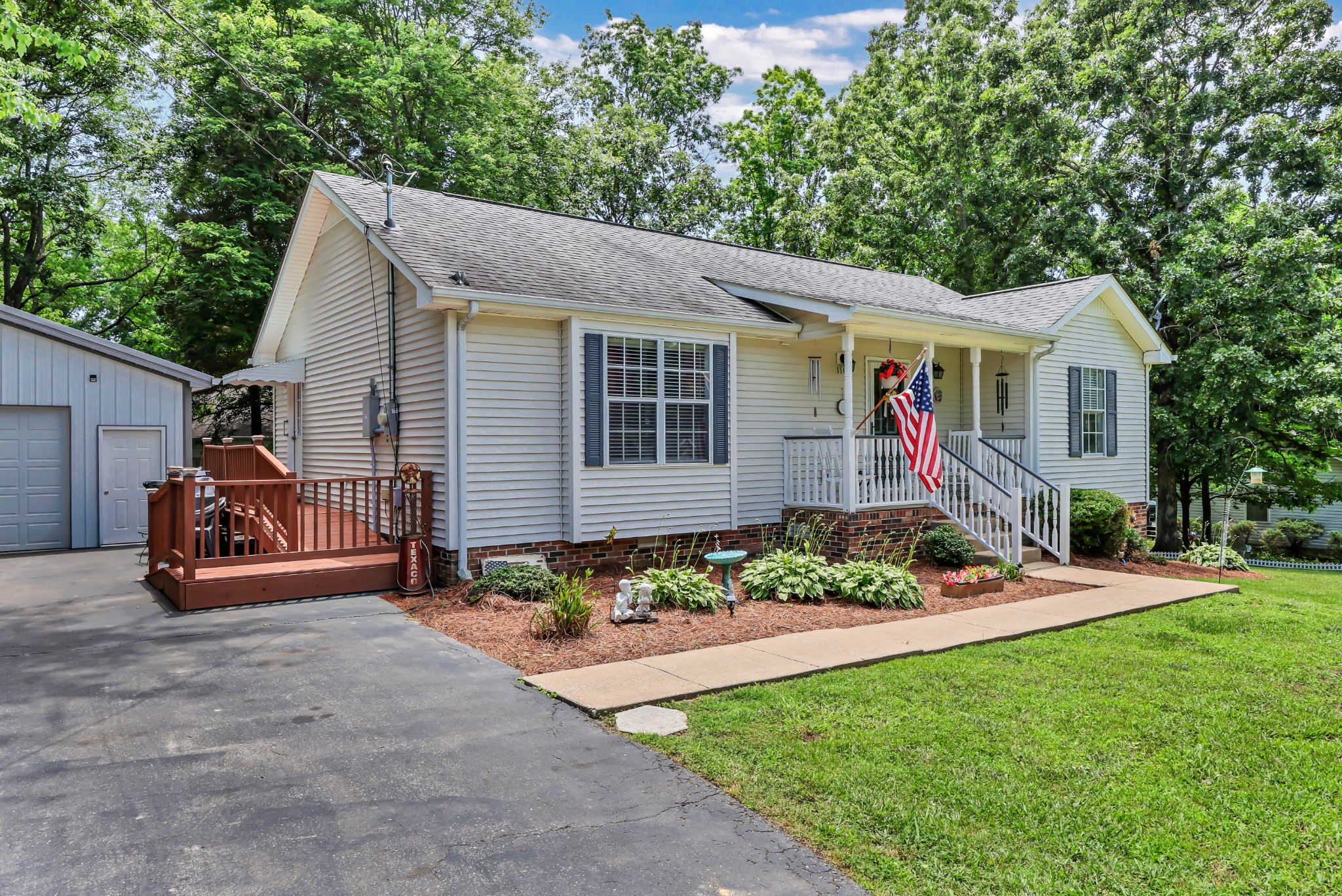 110 Acorn Dr