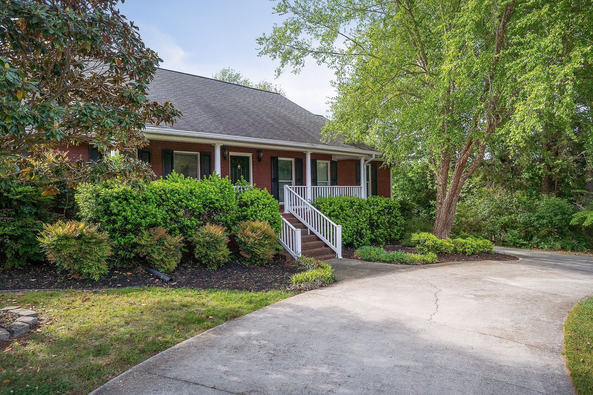 1325 Bridle Path
