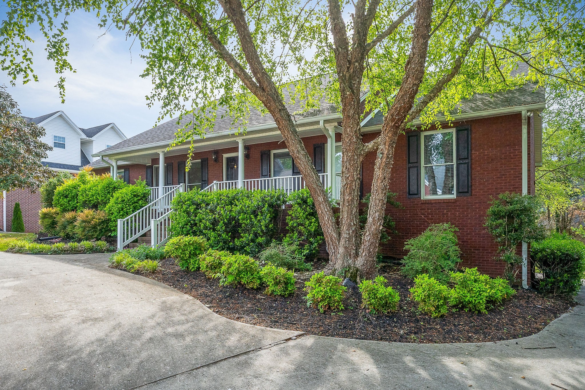 1325 Bridle Path