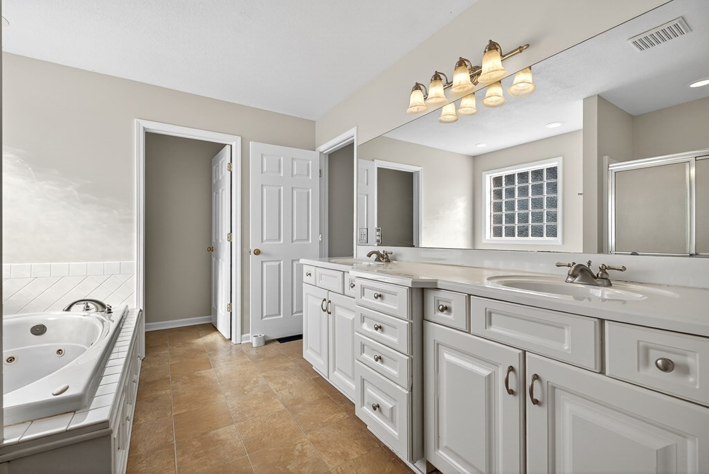 1325 Bridle Path