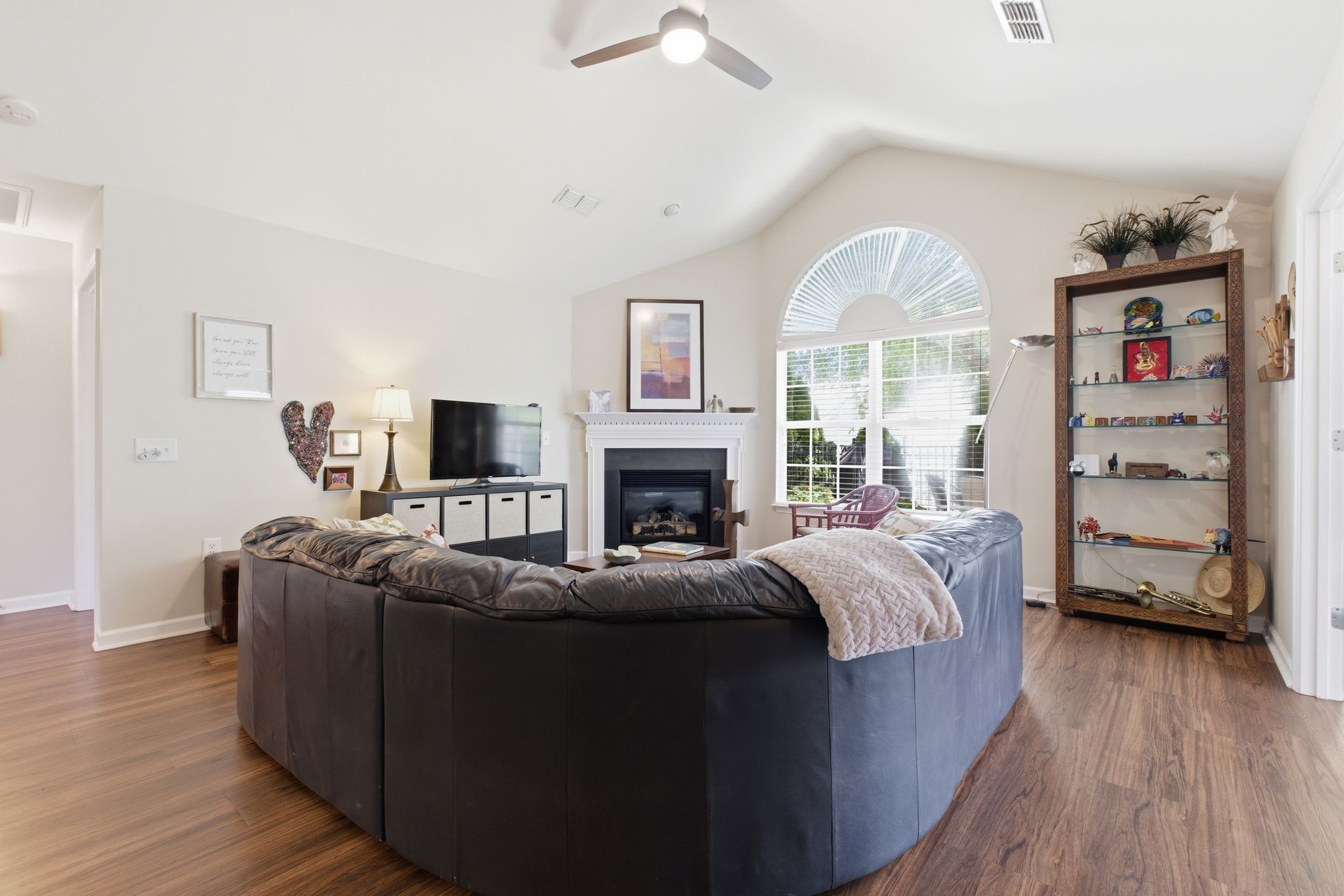 825 Browns Ln