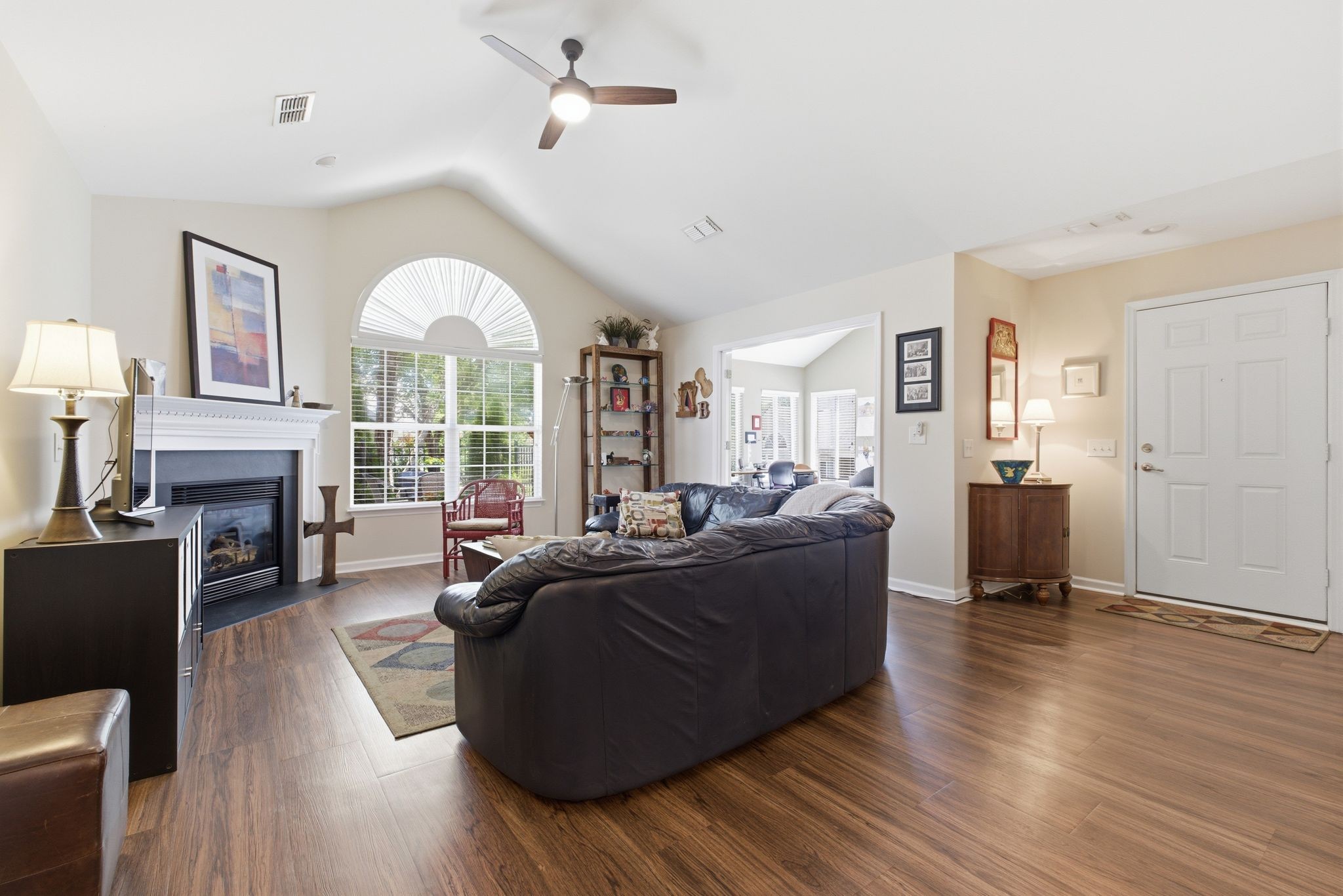 825 Browns Ln
