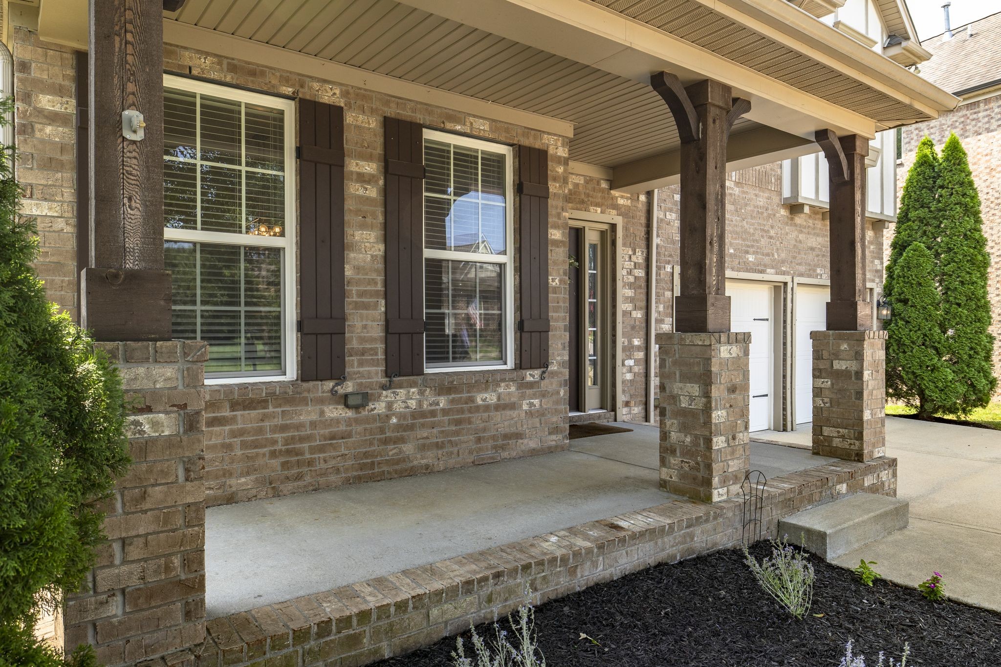 2128 Ravenscourt Dr