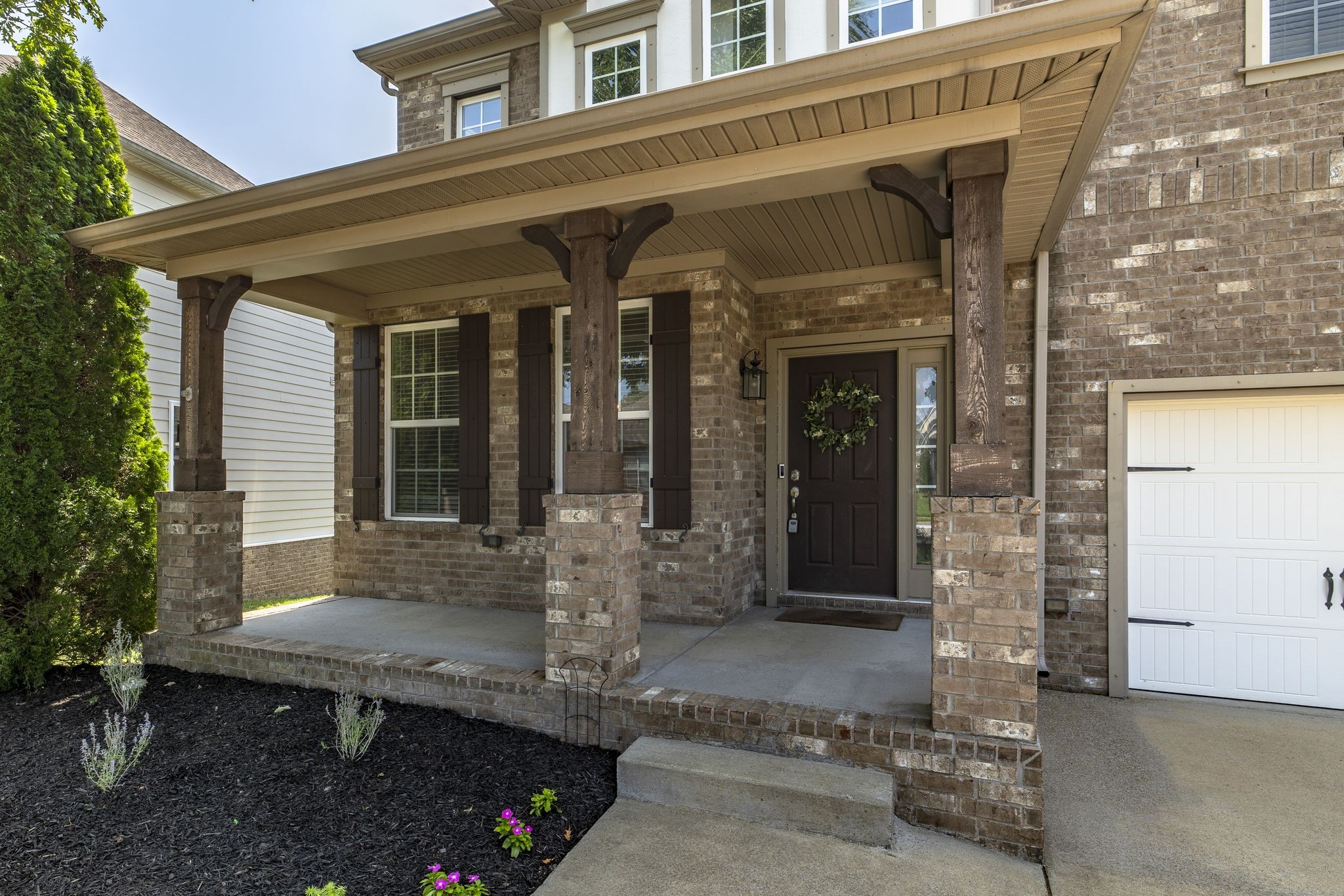 2128 Ravenscourt Dr