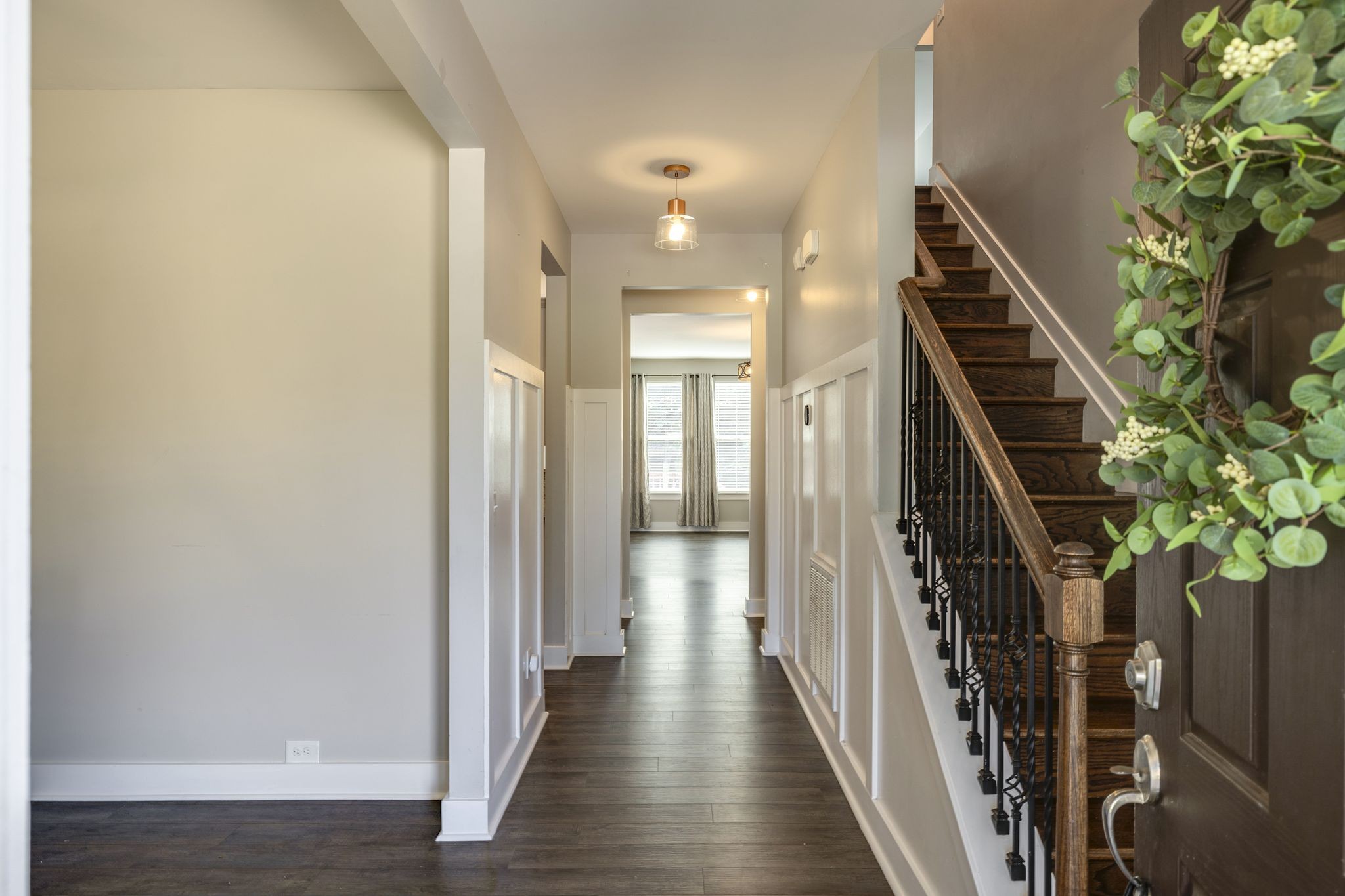 2128 Ravenscourt Dr