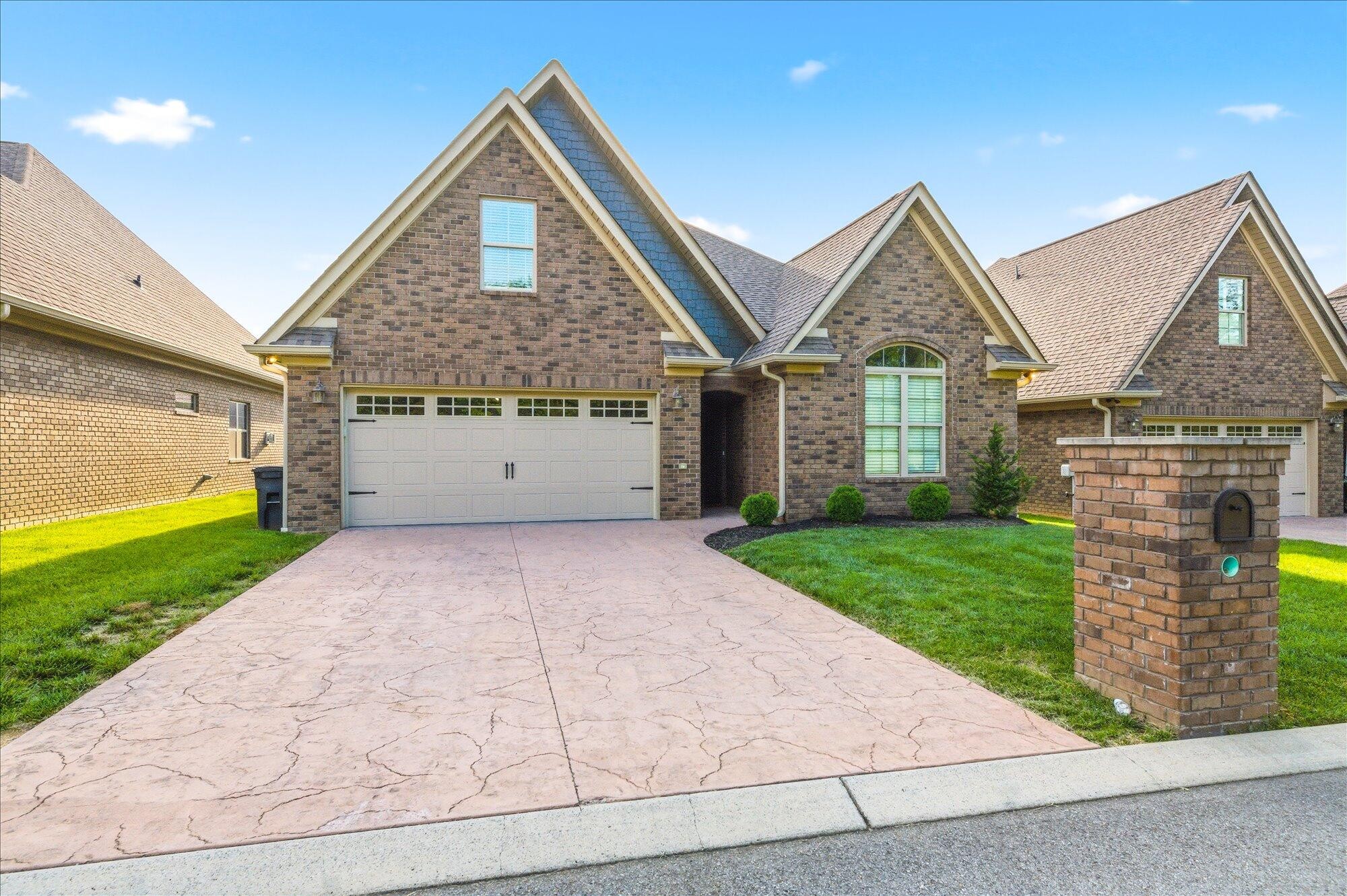211 Village Cove Circle