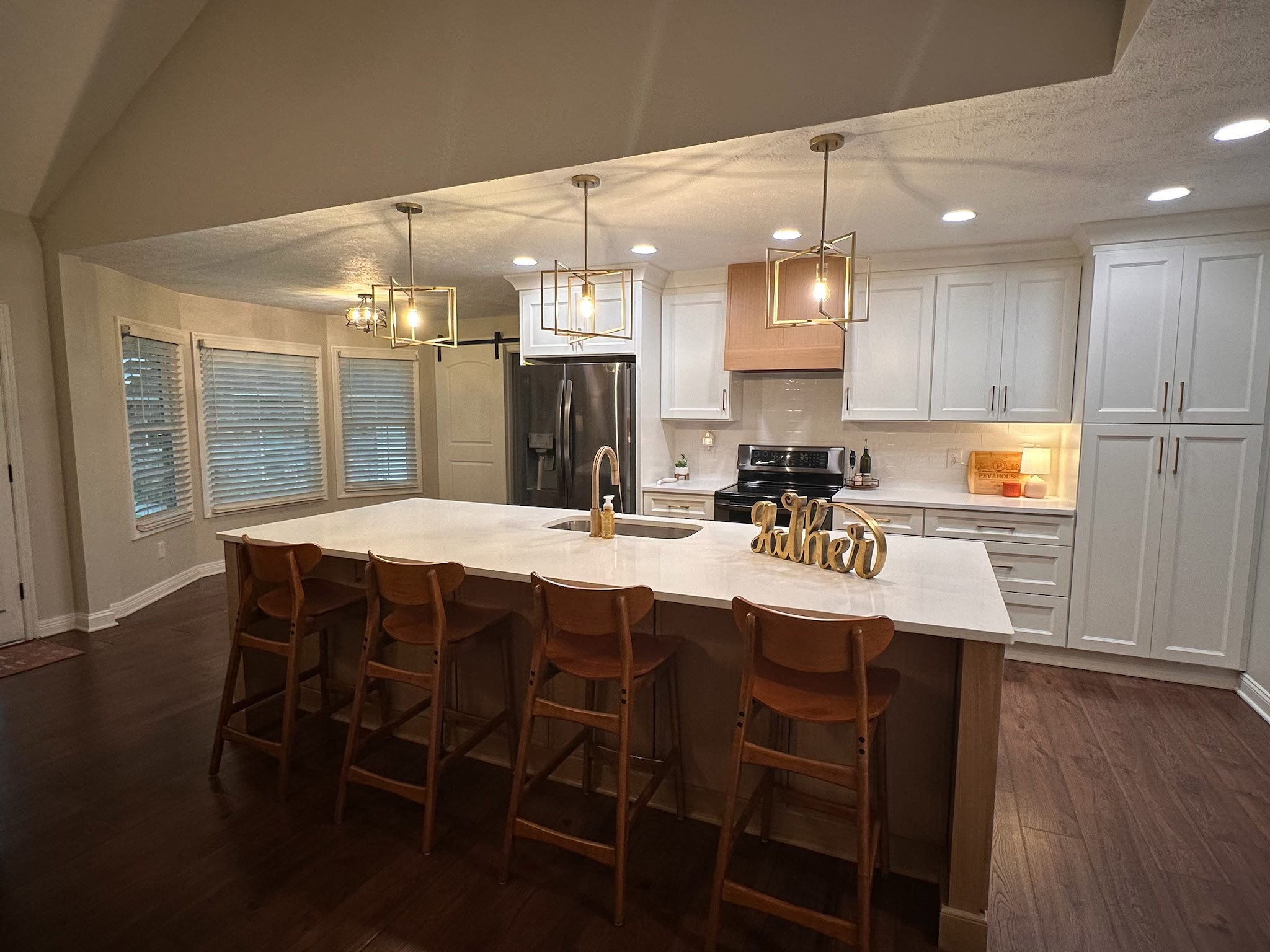 320 Spring Valley Dr