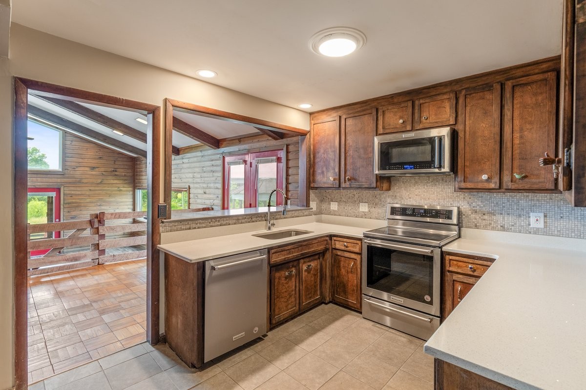 905 Hickory Hills Dr