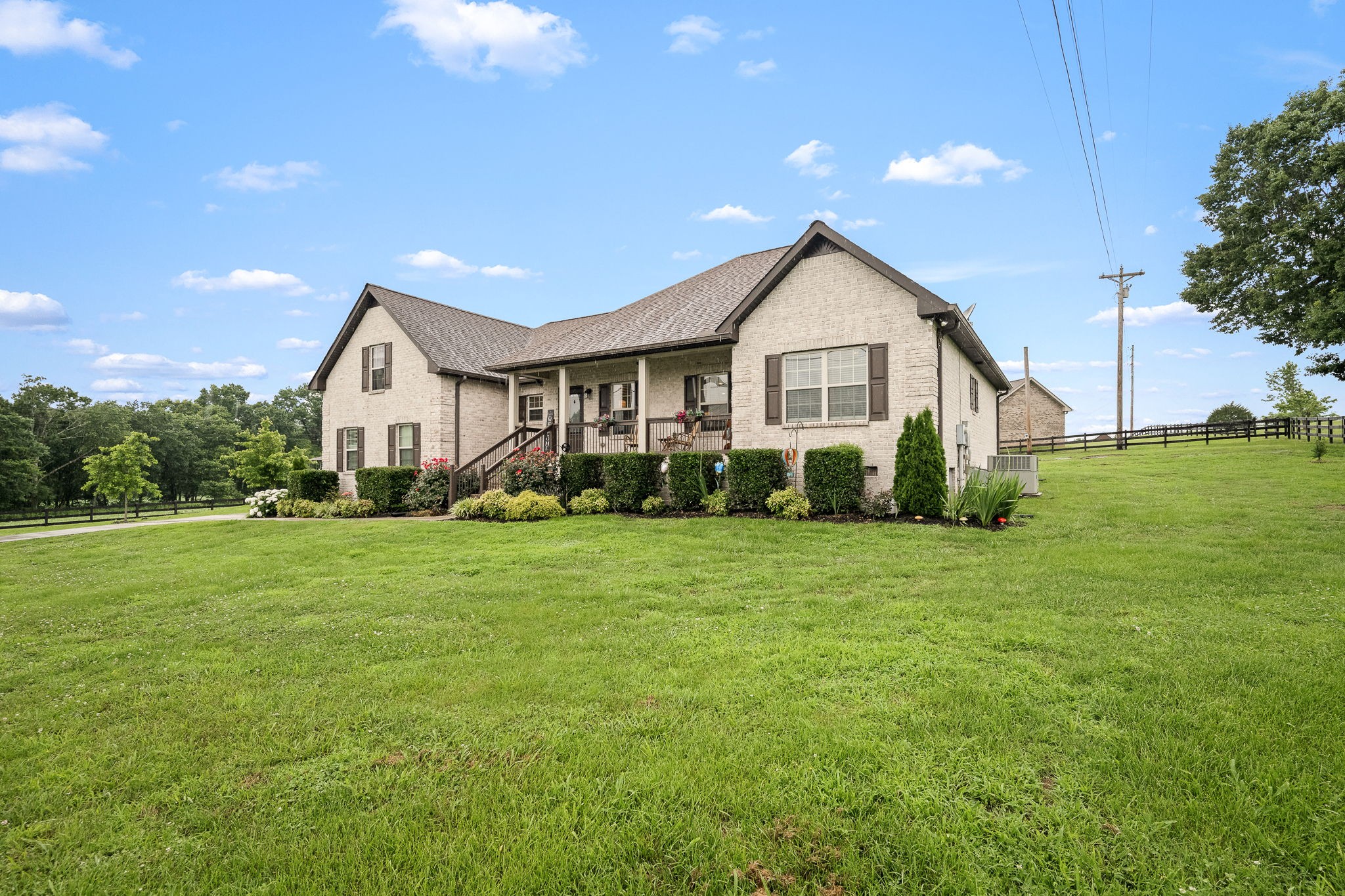 25 Bridle Path Ln