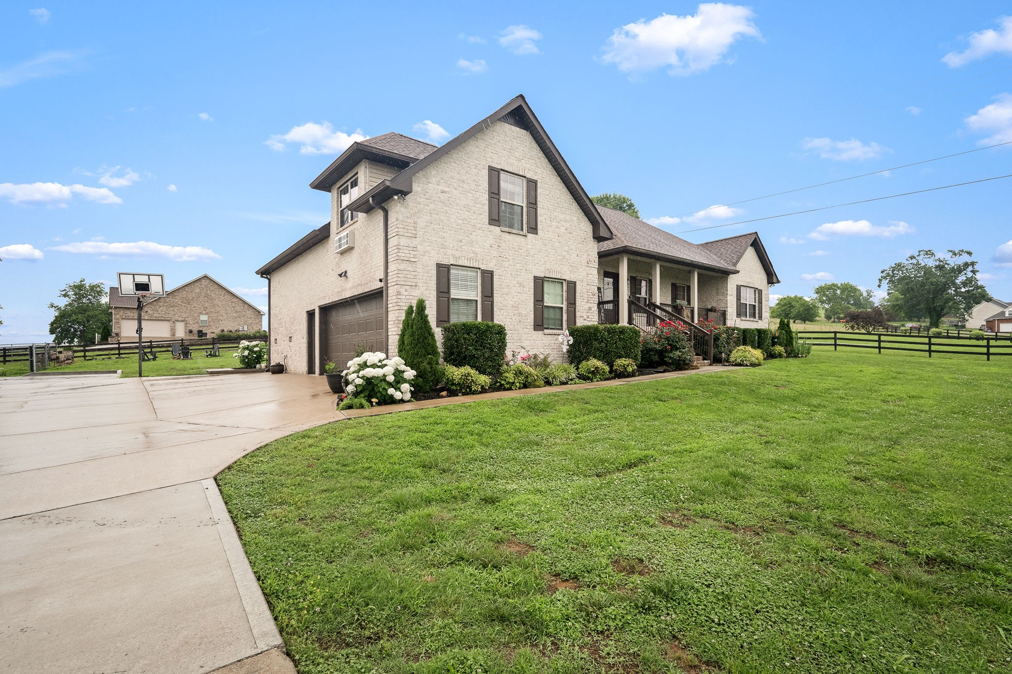 25 Bridle Path Ln