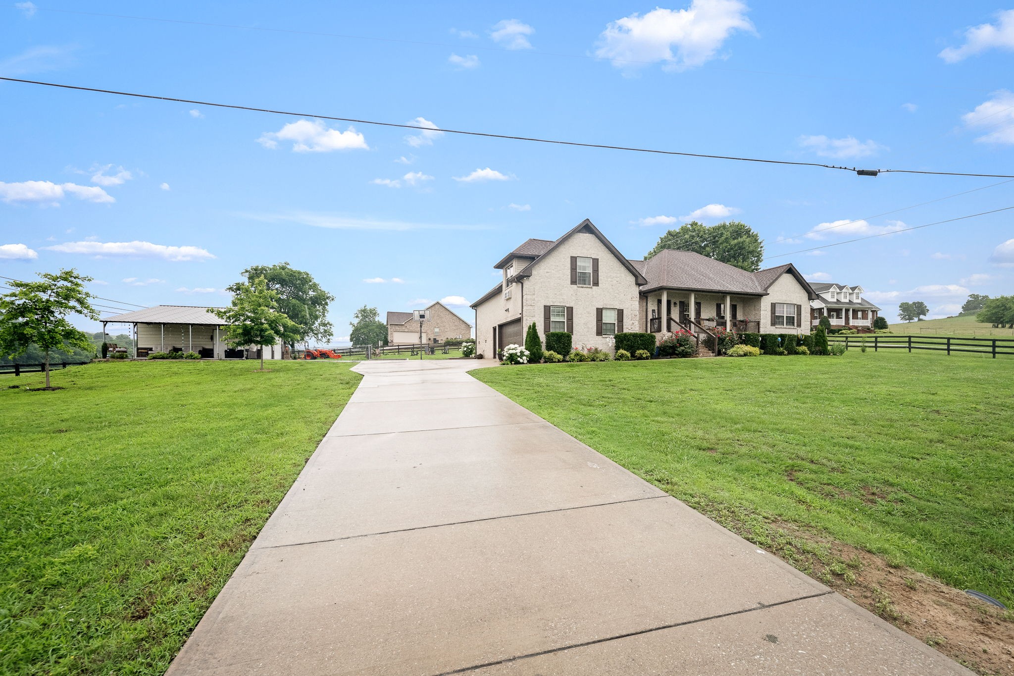 25 Bridle Path Ln