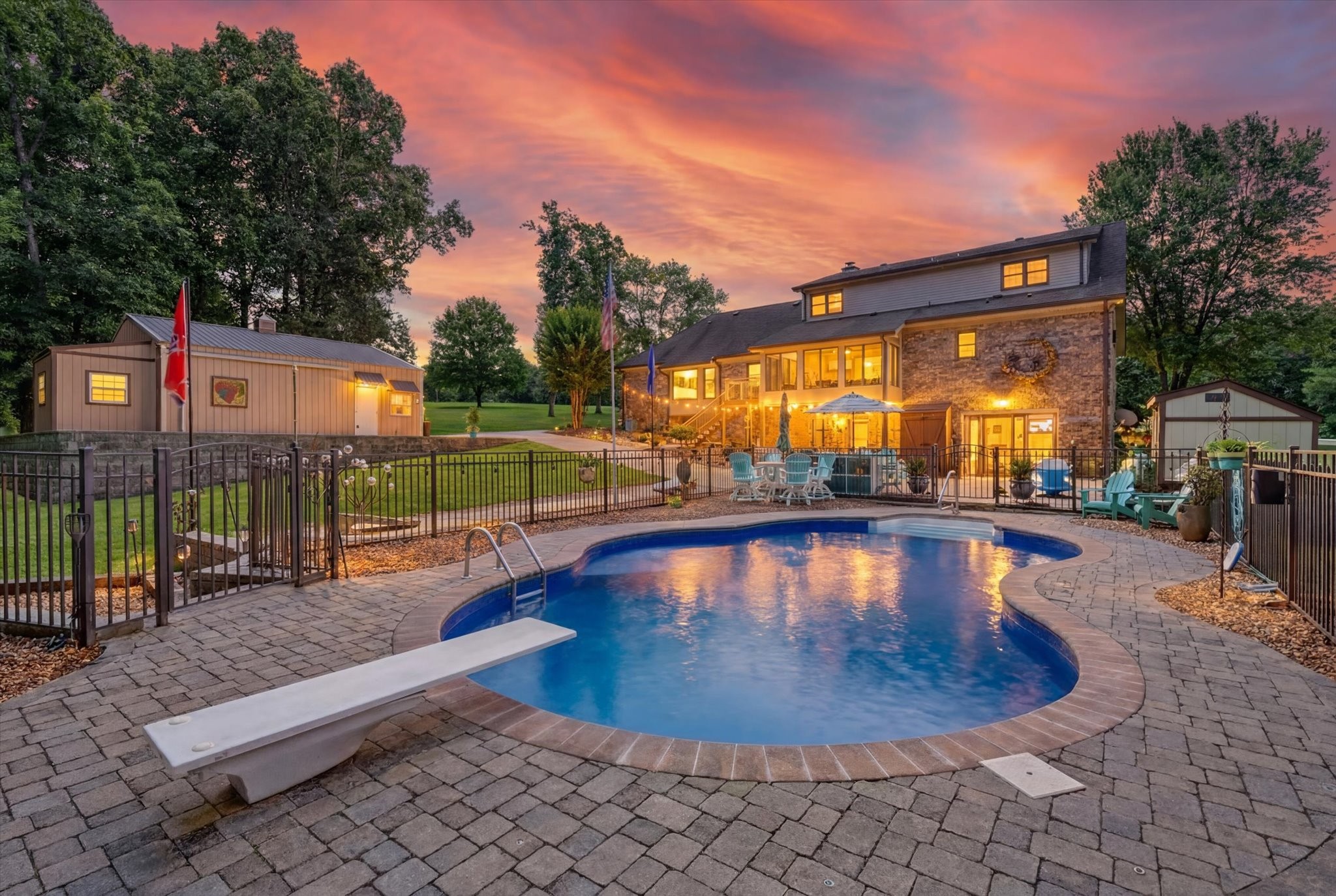 1175 Hutcheson Ln