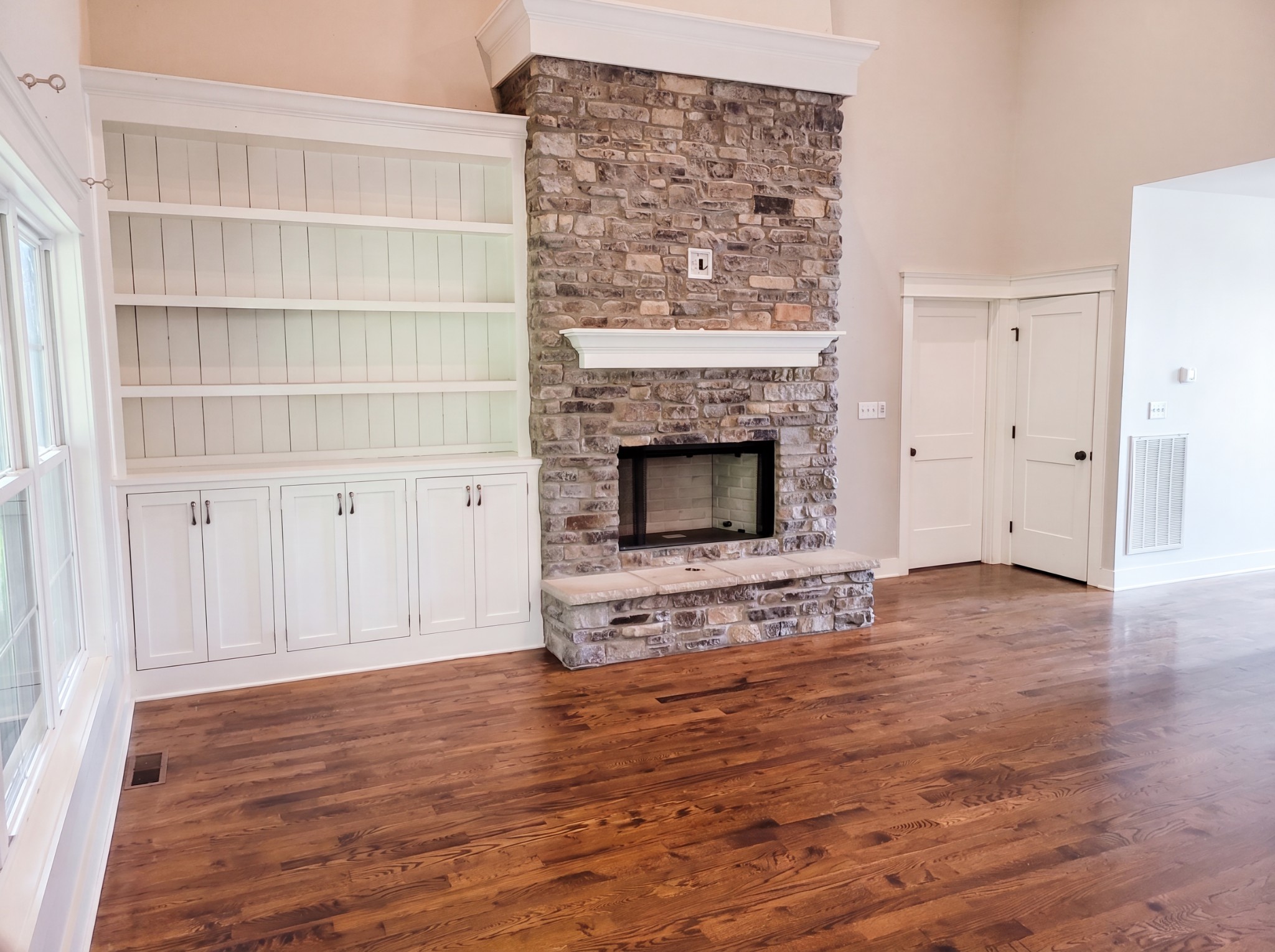 521 Autumnstone Ln