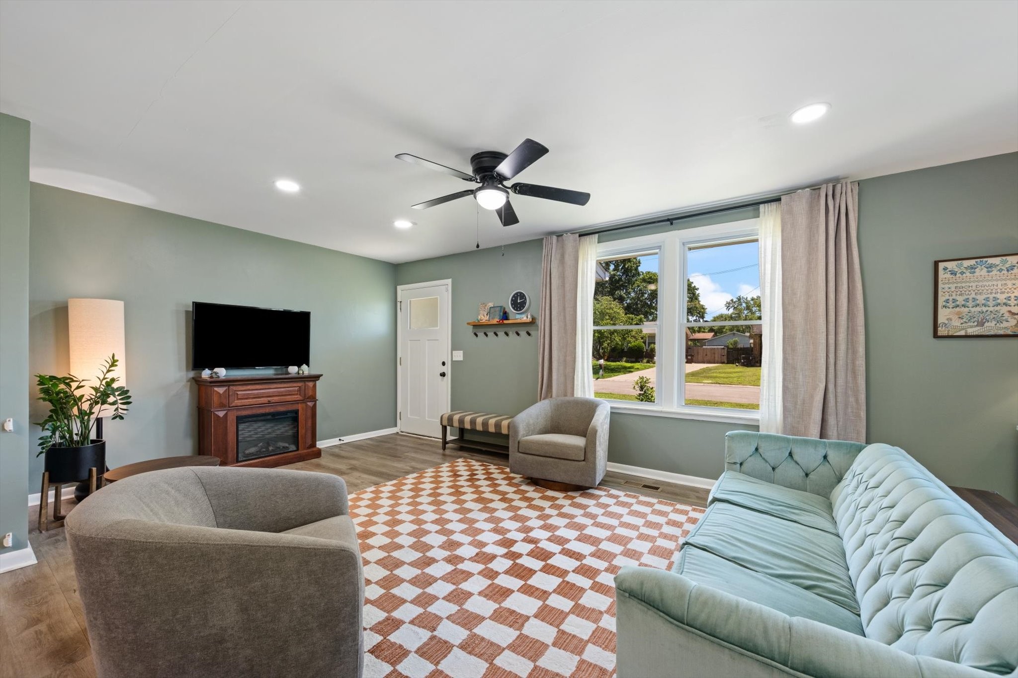 4848 Whittier Dr