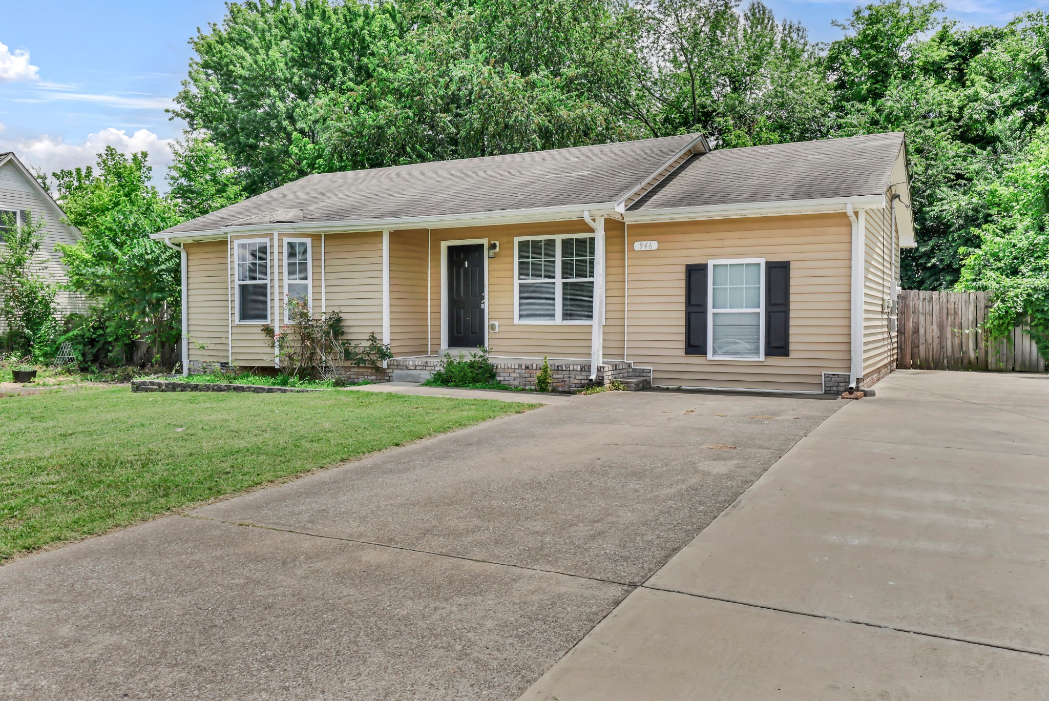 946 Van Buren Ave