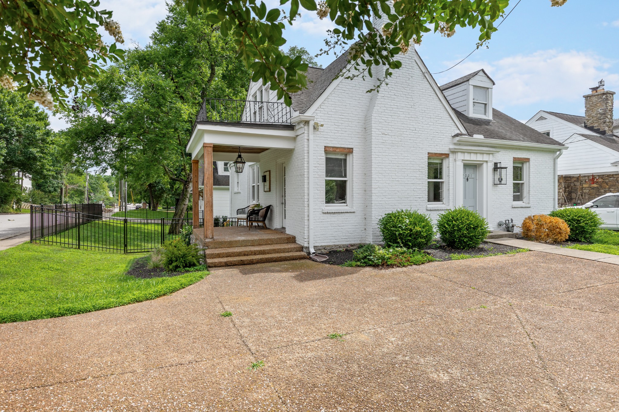 2001 Sweetbriar Ave