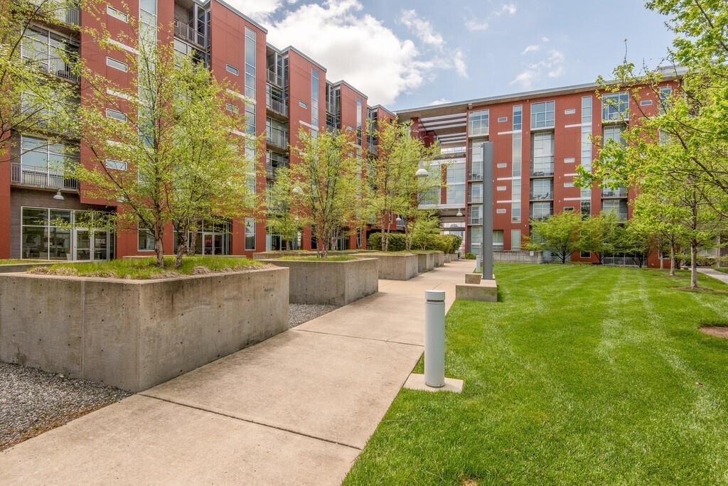 2115 Yeaman Pl