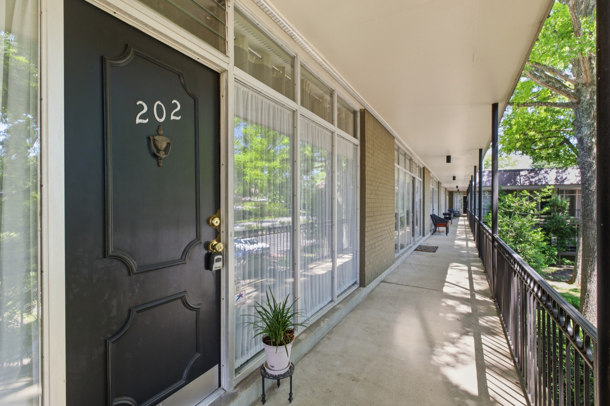 3909 Whitland Ave
