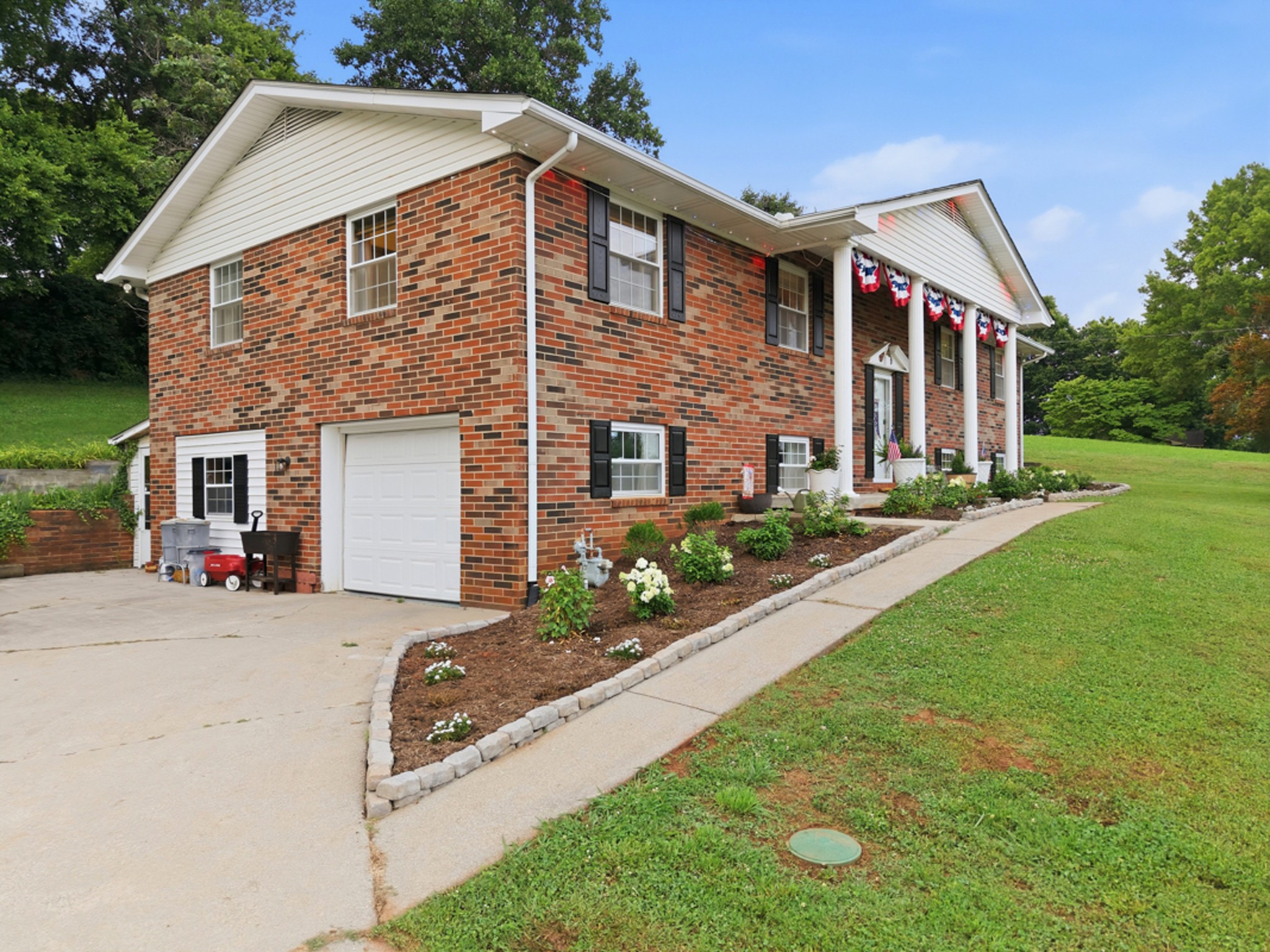 1328 Hillvale Rd