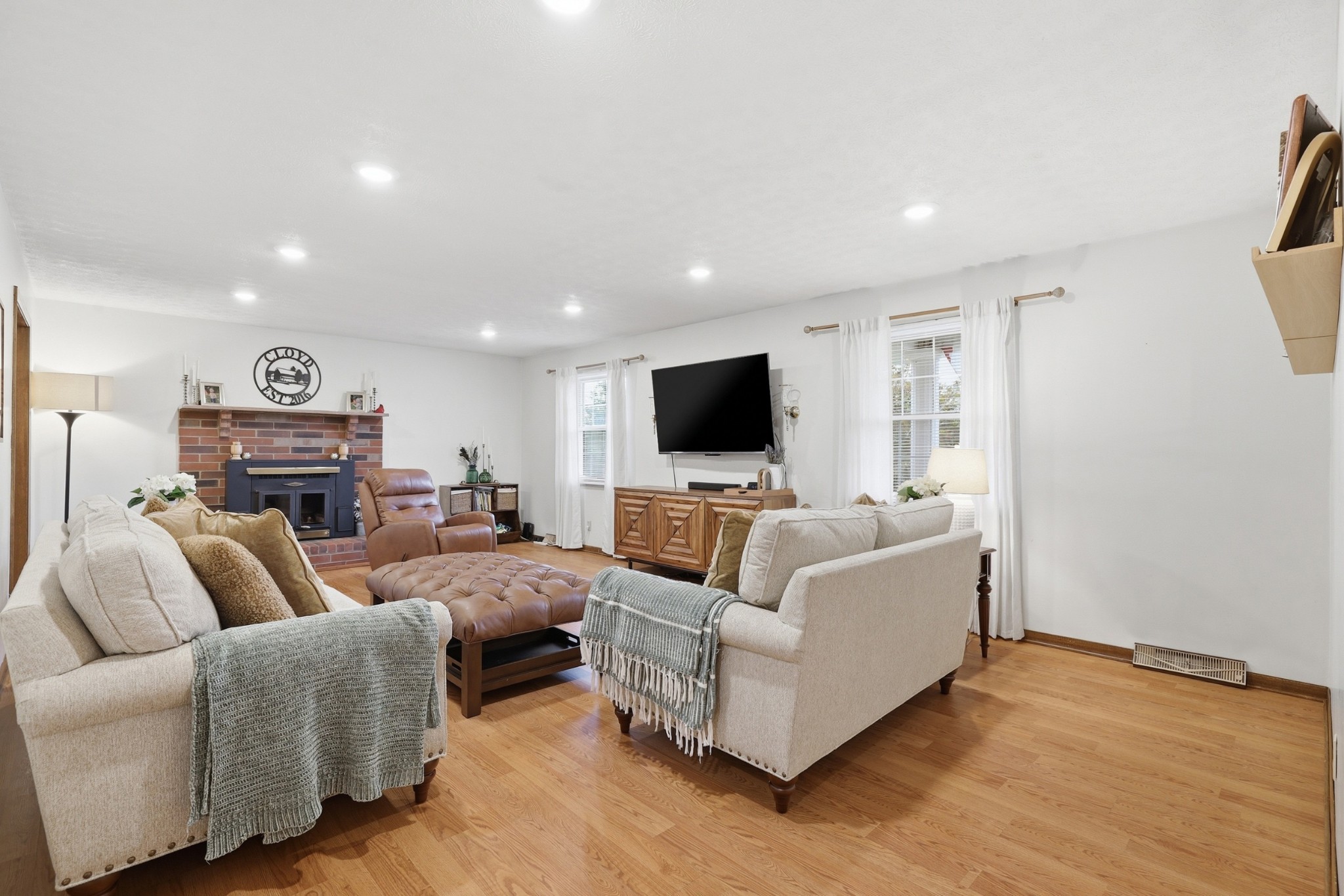 1328 Hillvale Rd