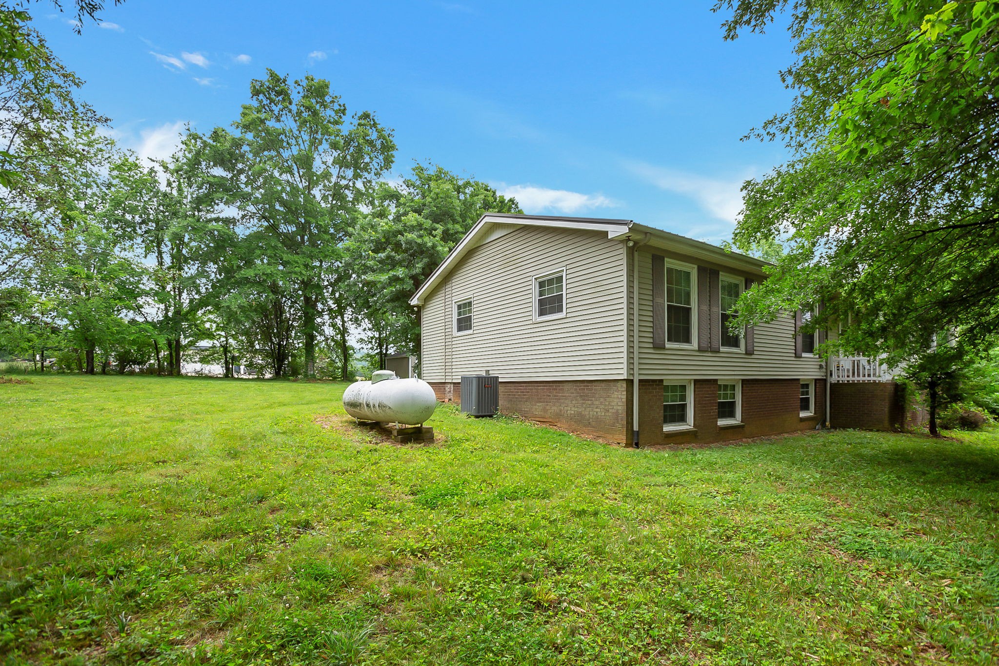 2226 Hwy 25, W