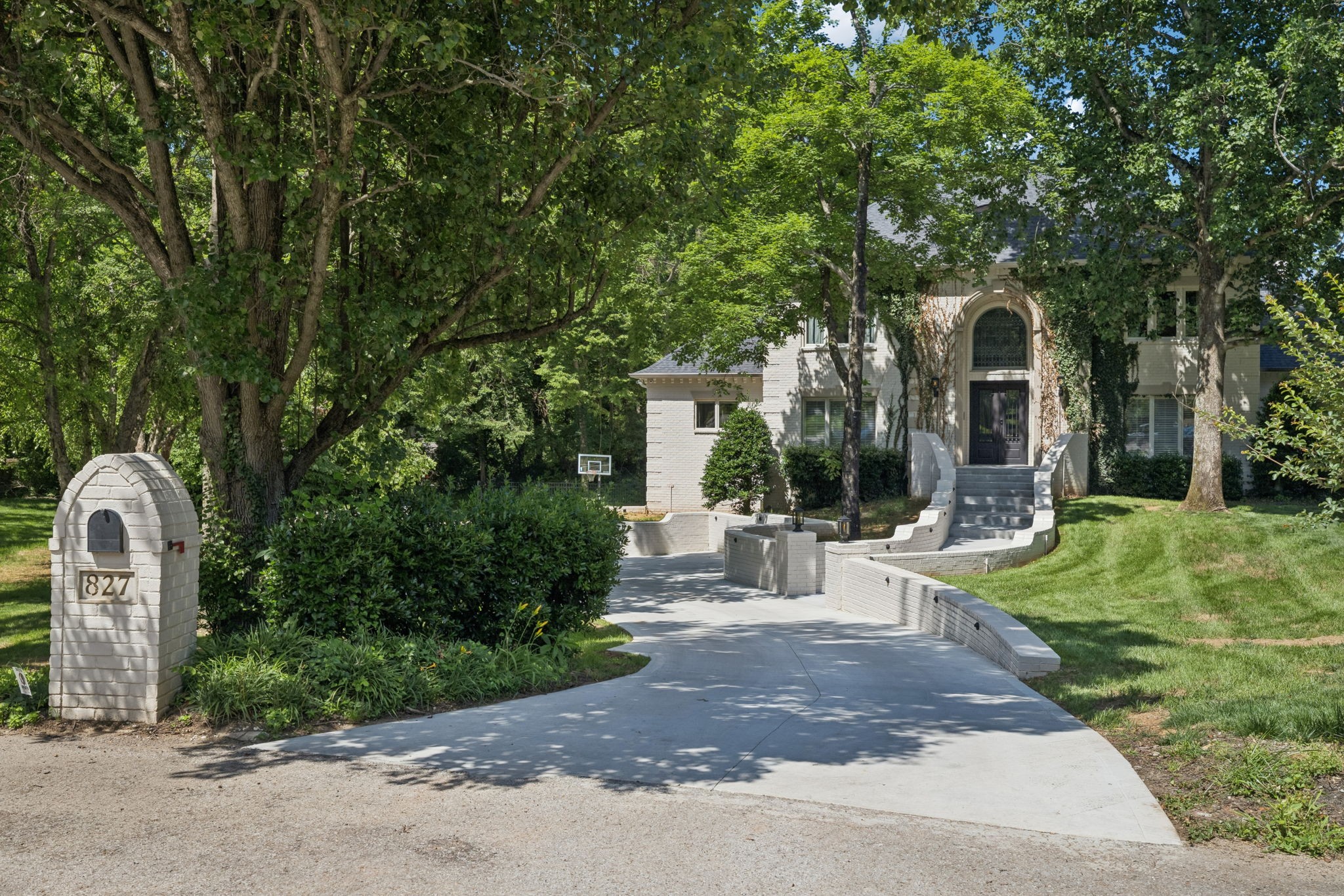827 Maxwell Ct